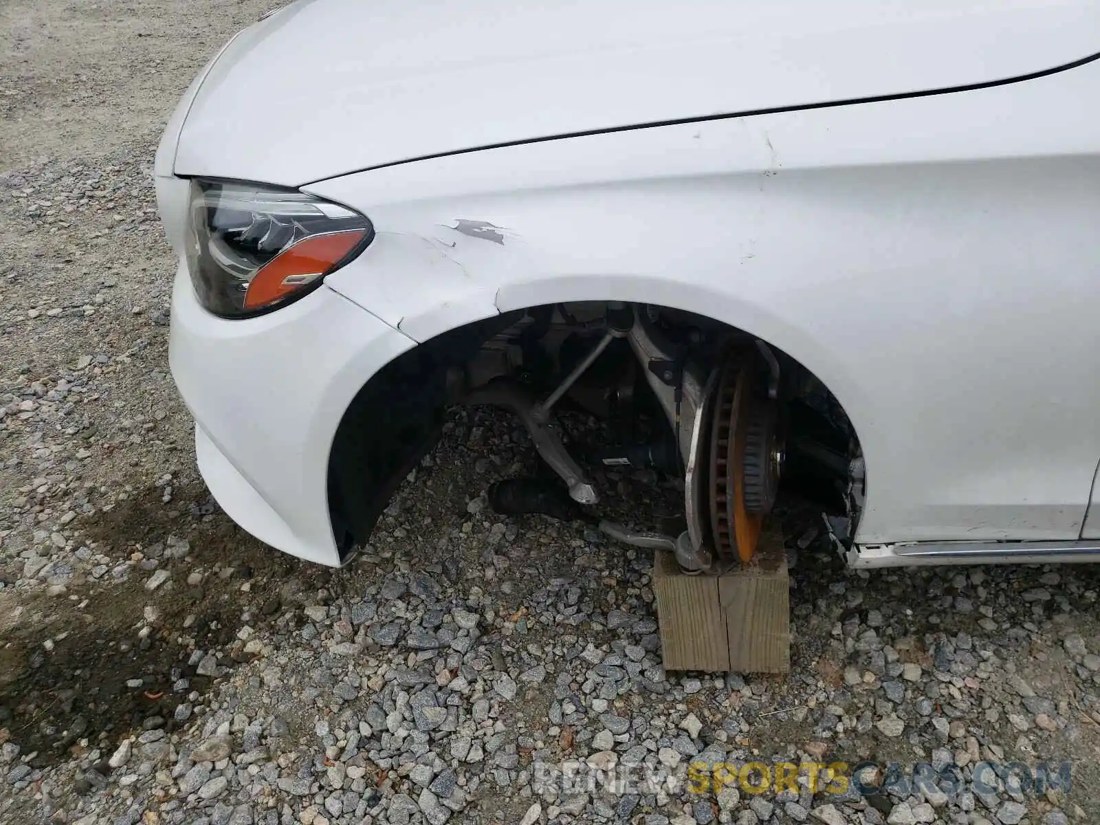 9 Photograph of a damaged car 55SWF8EB0KU307379 MERCEDES-BENZ C CLASS 2019