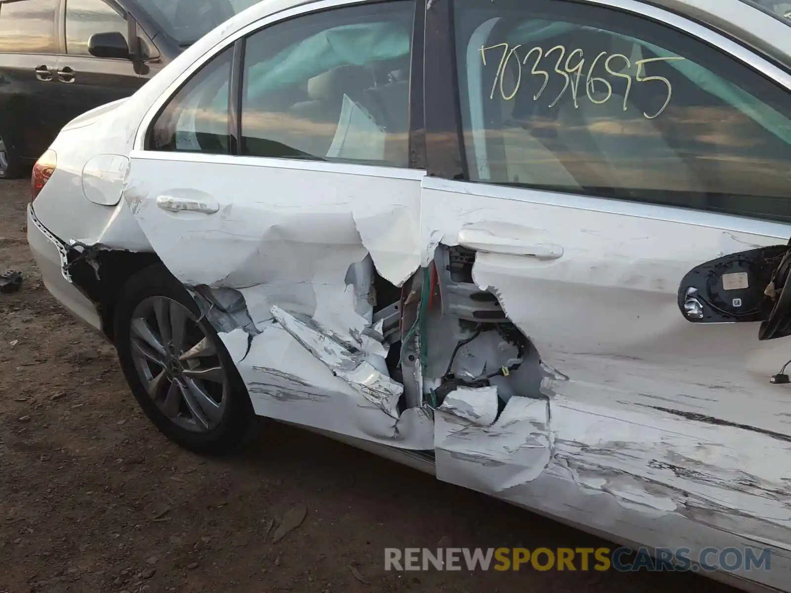 9 Photograph of a damaged car 55SWF8EB0KU315997 MERCEDES-BENZ C CLASS 2019