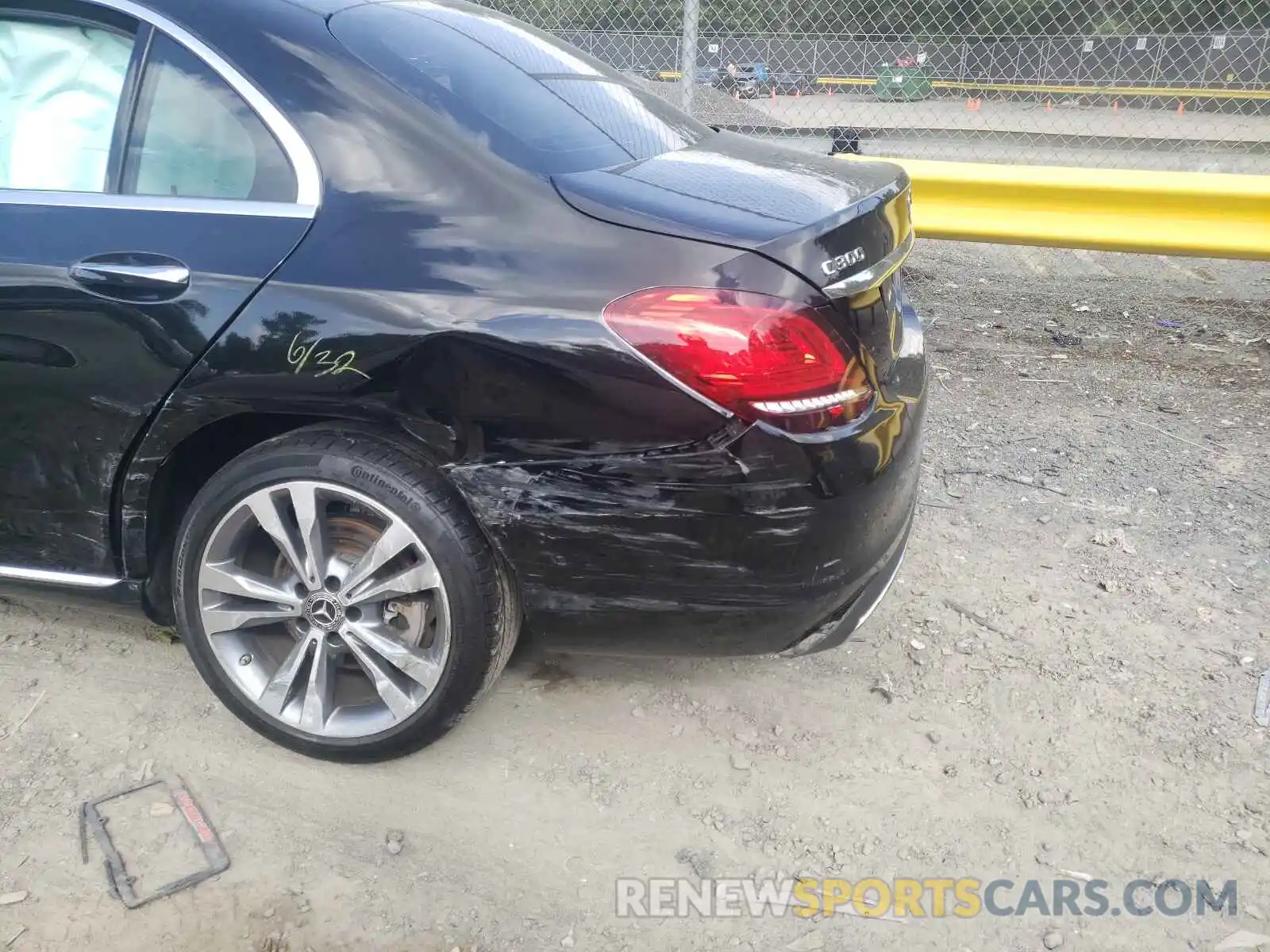 9 Photograph of a damaged car 55SWF8EB1KU302482 MERCEDES-BENZ C CLASS 2019