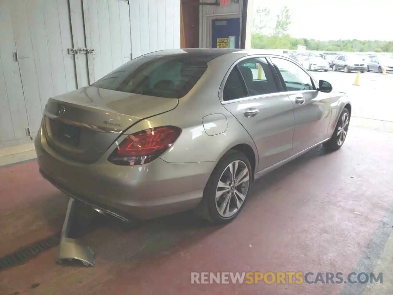 4 Photograph of a damaged car 55SWF8EB2KU290522 MERCEDES-BENZ C CLASS 2019