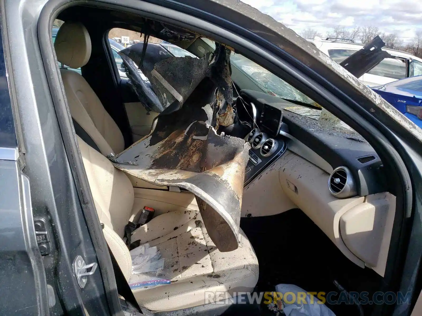 5 Photograph of a damaged car 55SWF8EB2KU292643 MERCEDES-BENZ C CLASS 2019