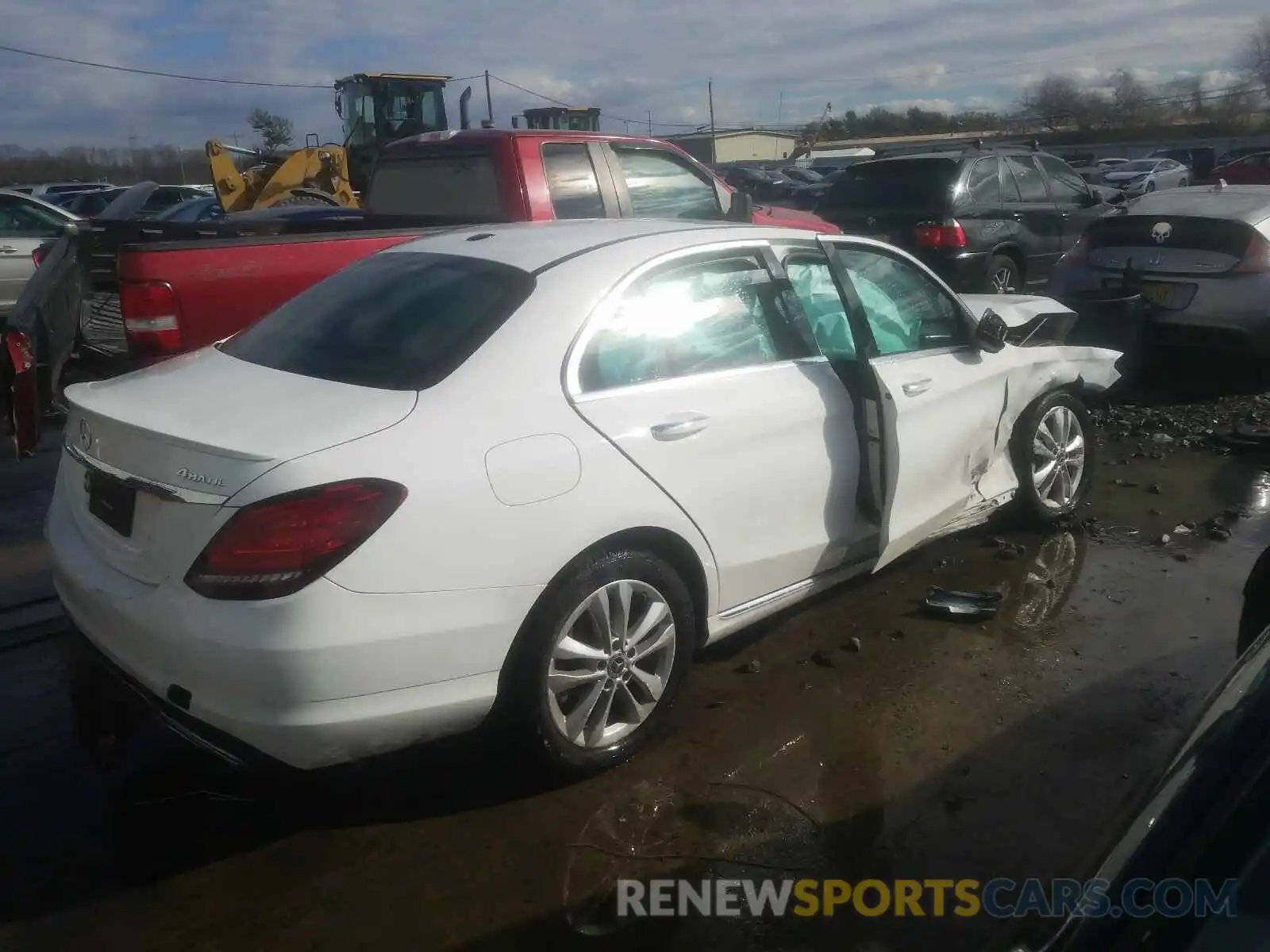 4 Photograph of a damaged car 55SWF8EB2KU312020 MERCEDES-BENZ C CLASS 2019