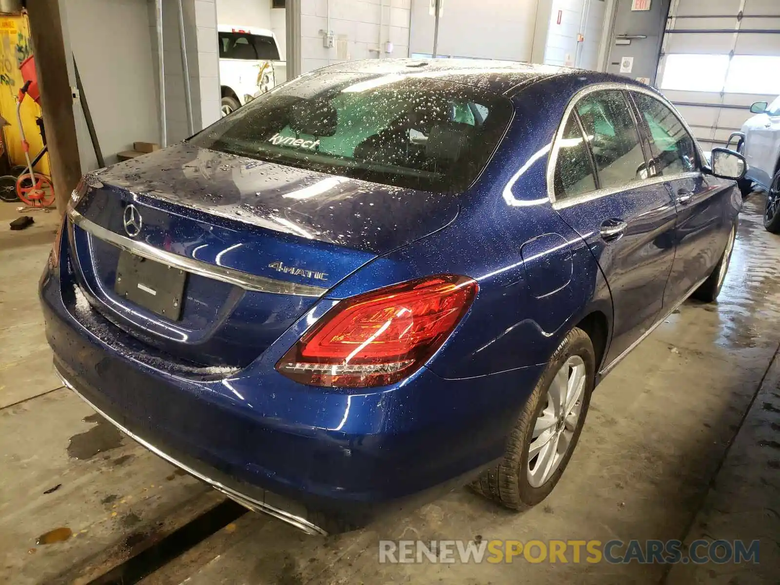 4 Photograph of a damaged car 55SWF8EB2KU319260 MERCEDES-BENZ C CLASS 2019