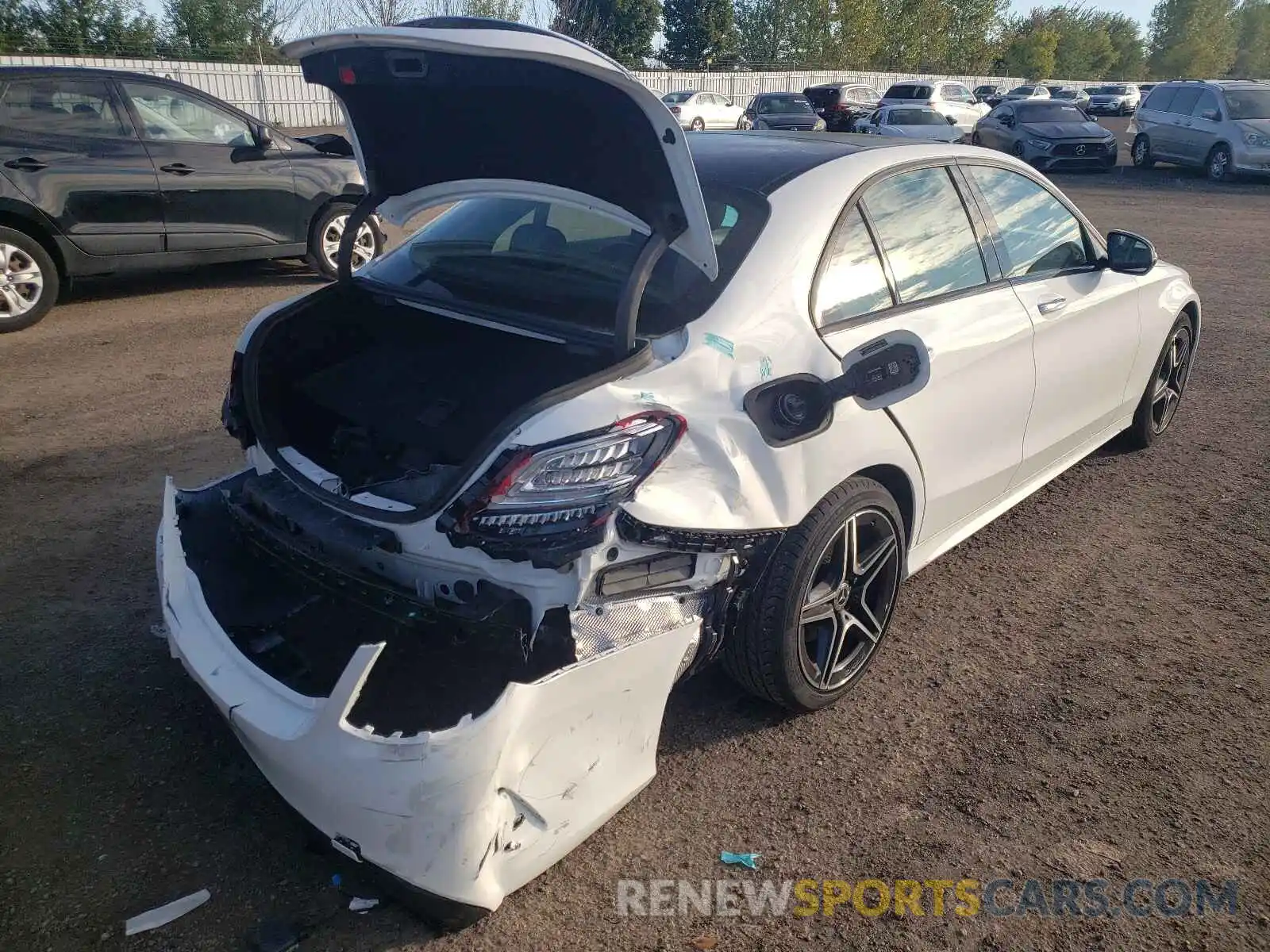 4 Photograph of a damaged car 55SWF8EB2KU321896 MERCEDES-BENZ C-CLASS 2019