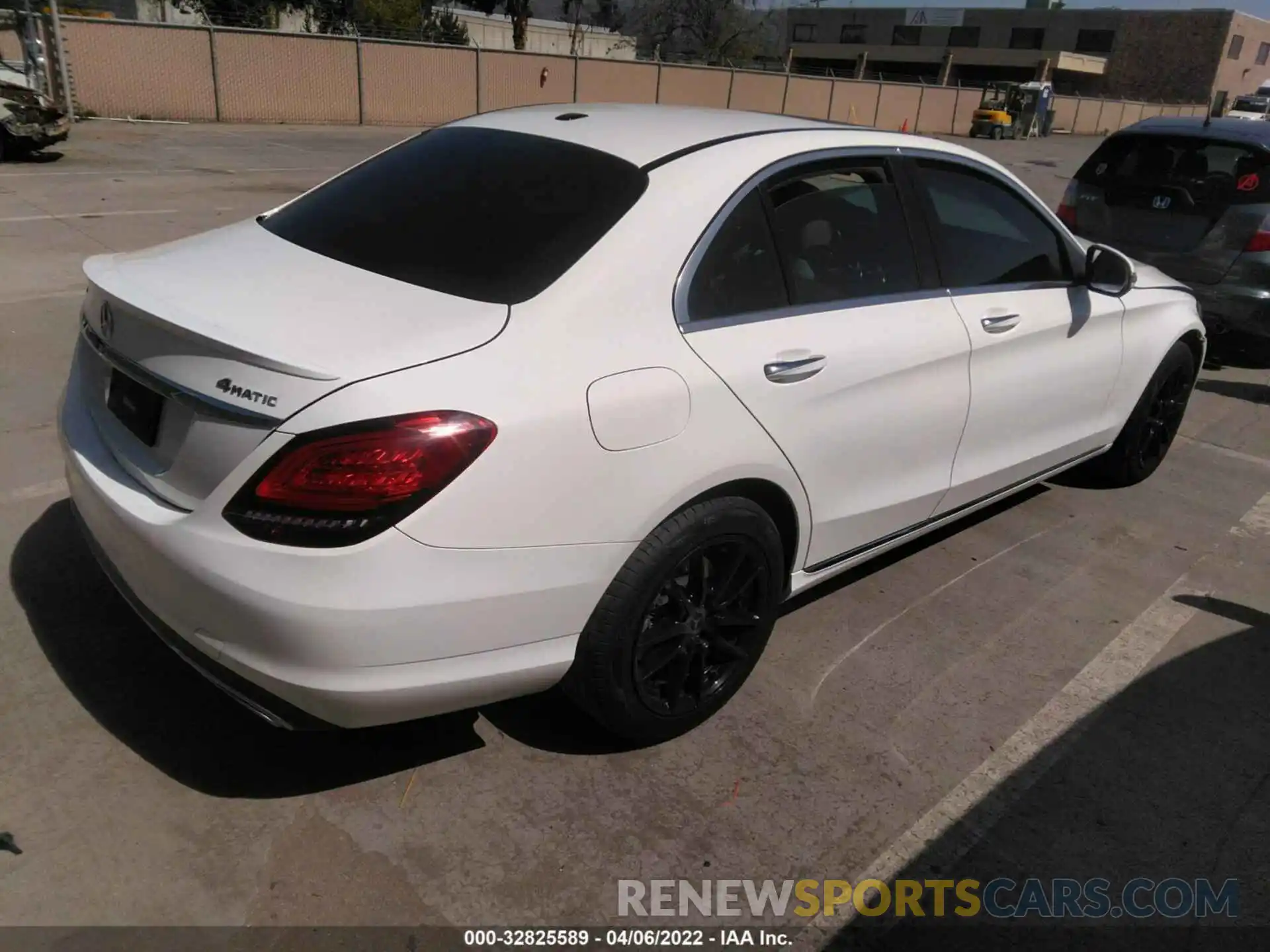 4 Photograph of a damaged car 55SWF8EB3KU286771 MERCEDES-BENZ C-CLASS 2019