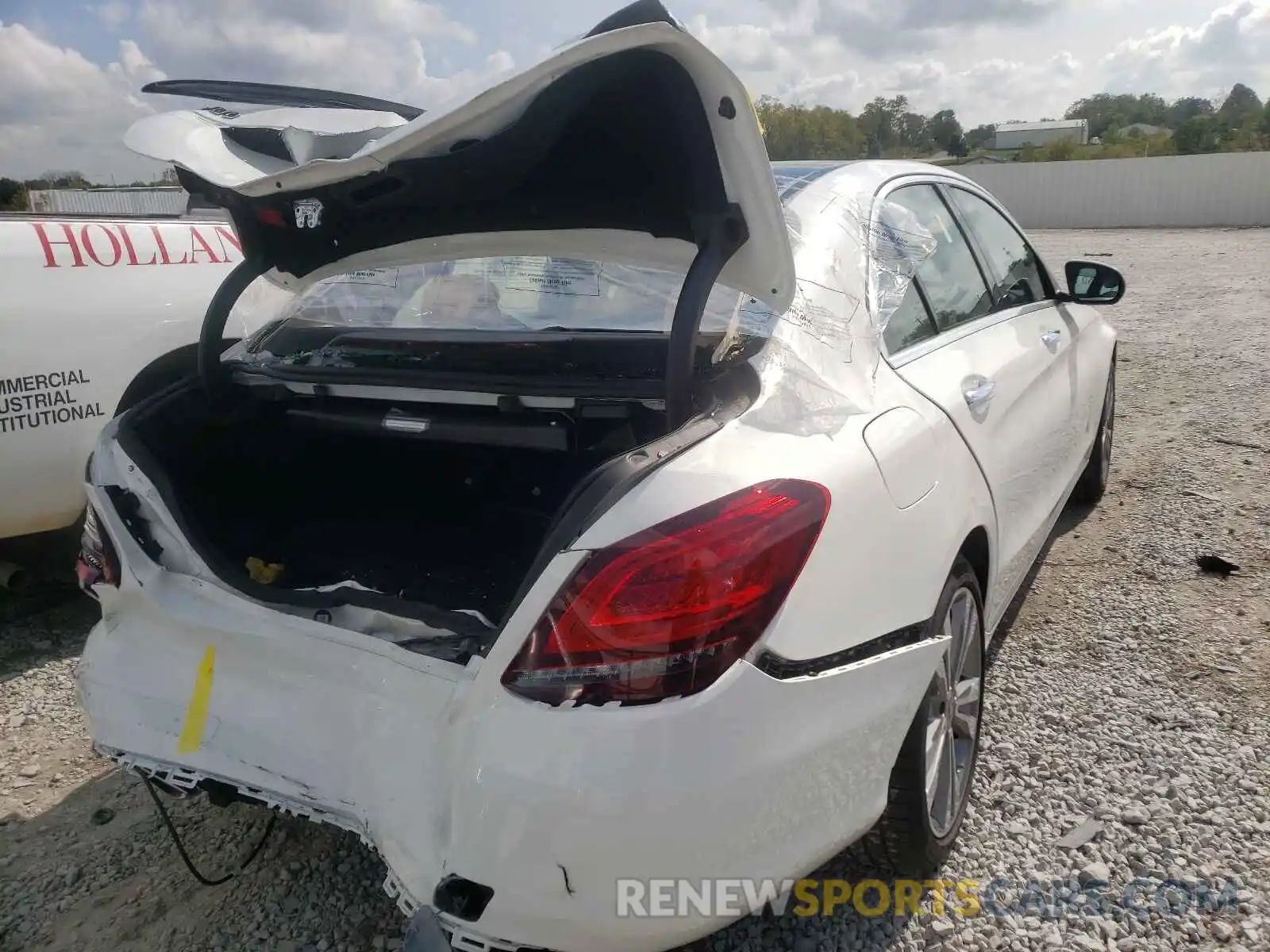 4 Photograph of a damaged car 55SWF8EB4KU317817 MERCEDES-BENZ C-CLASS 2019