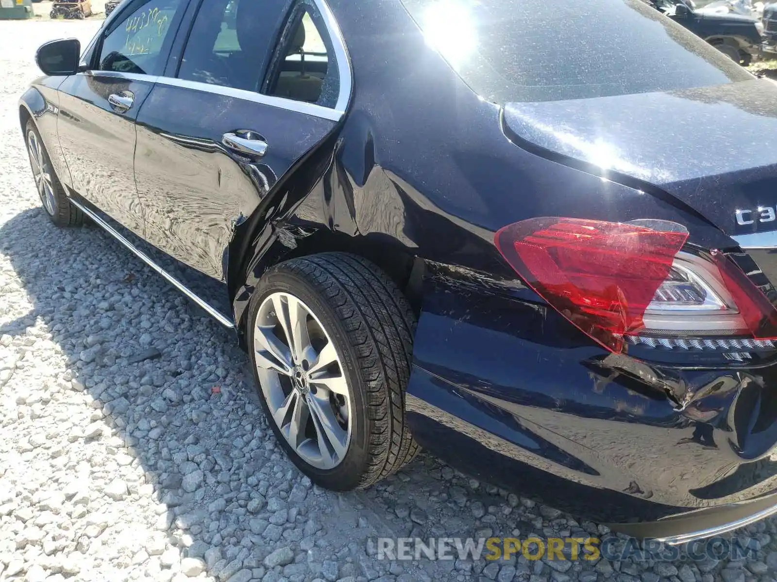 9 Photograph of a damaged car 55SWF8EB5KU306292 MERCEDES-BENZ C CLASS 2019