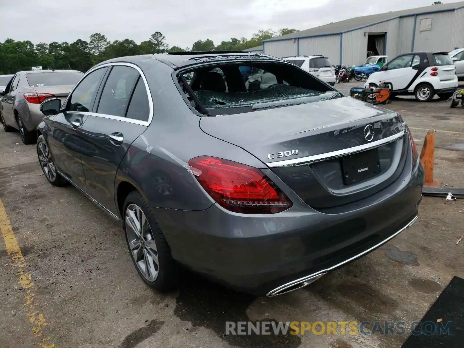 3 Photograph of a damaged car 55SWF8EB6KU295321 MERCEDES-BENZ C CLASS 2019