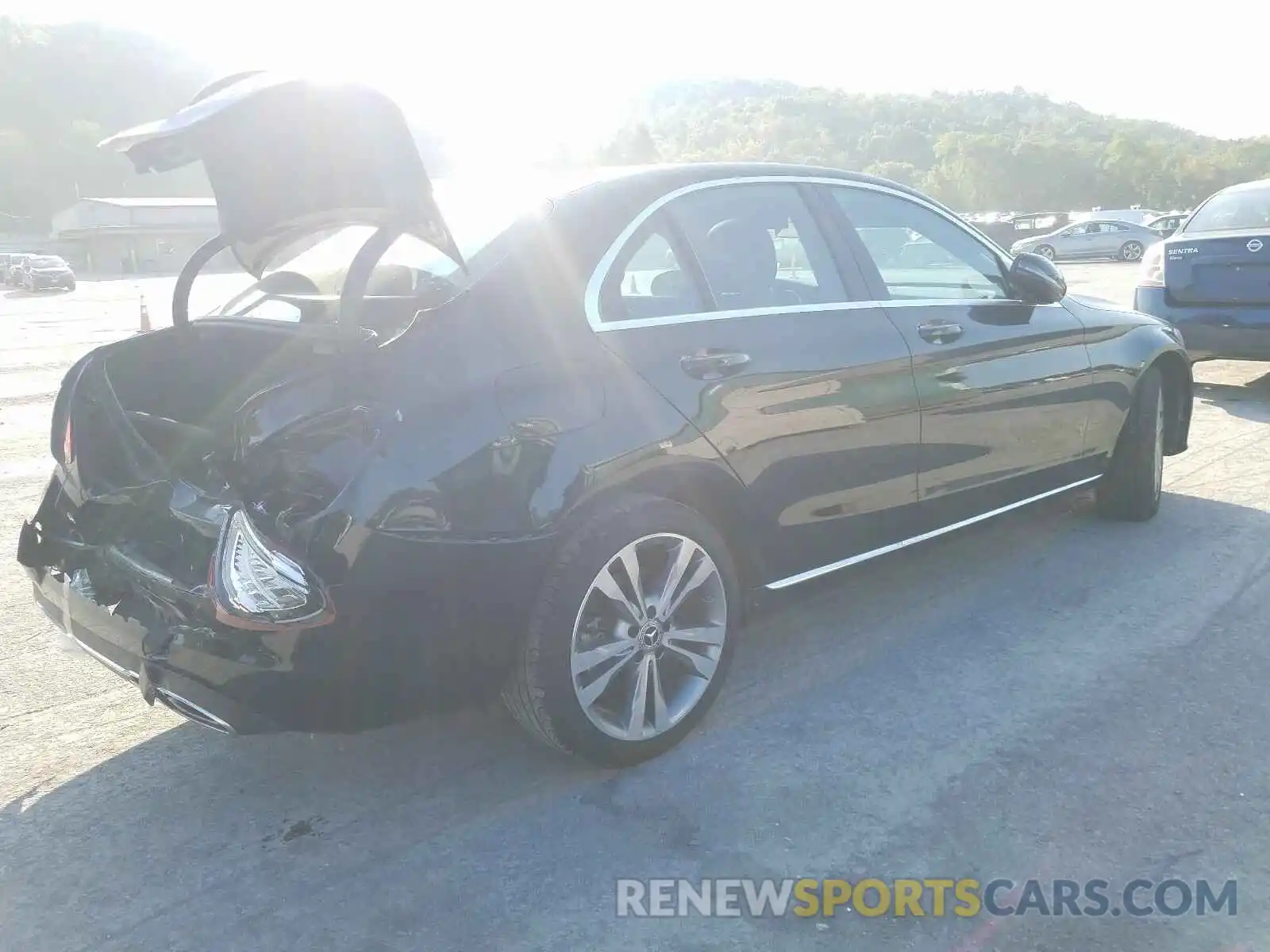 4 Photograph of a damaged car 55SWF8EB7KU298955 MERCEDES-BENZ C CLASS 2019