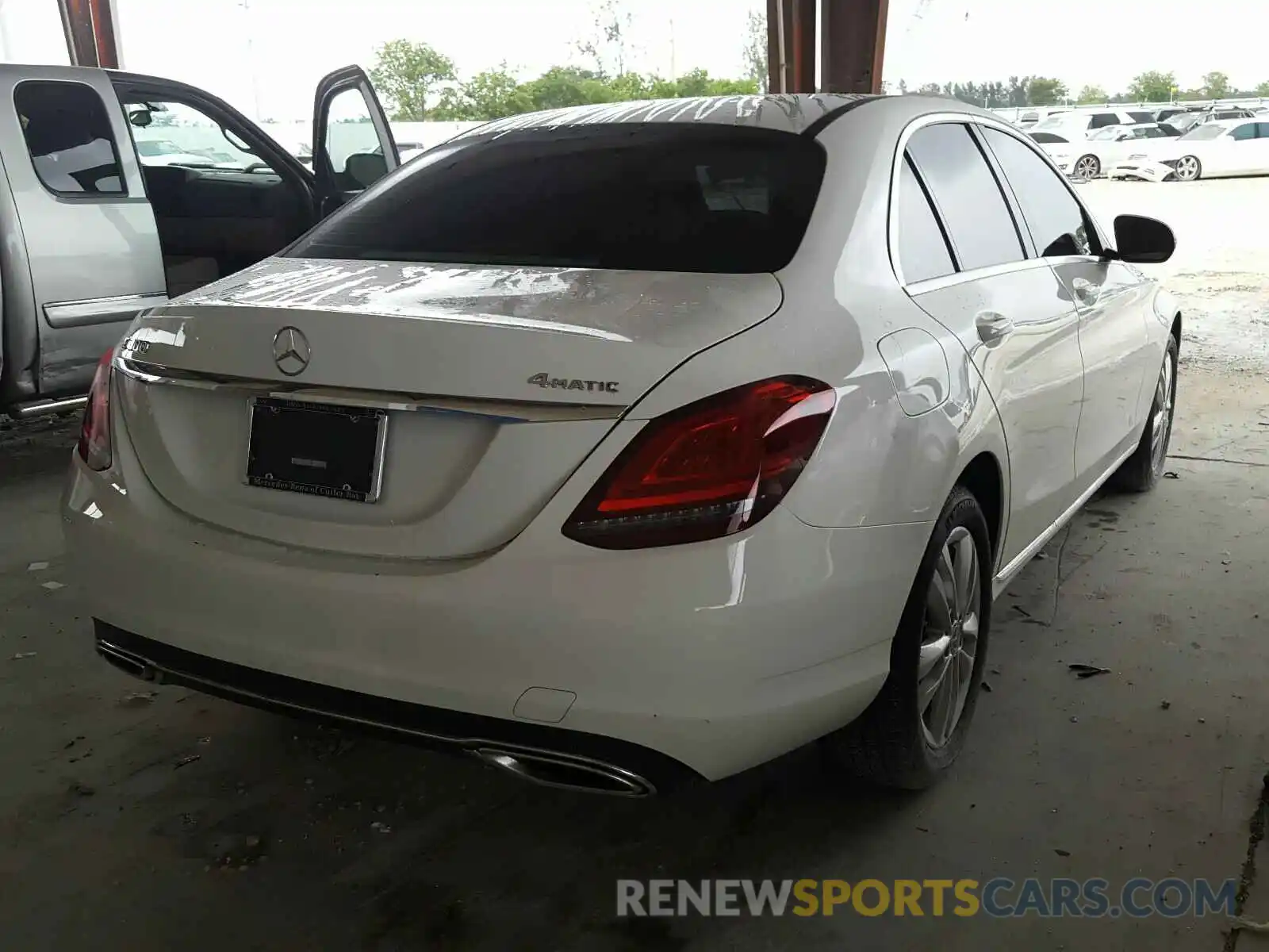 4 Photograph of a damaged car 55SWF8EB7KU299295 MERCEDES-BENZ C CLASS 2019