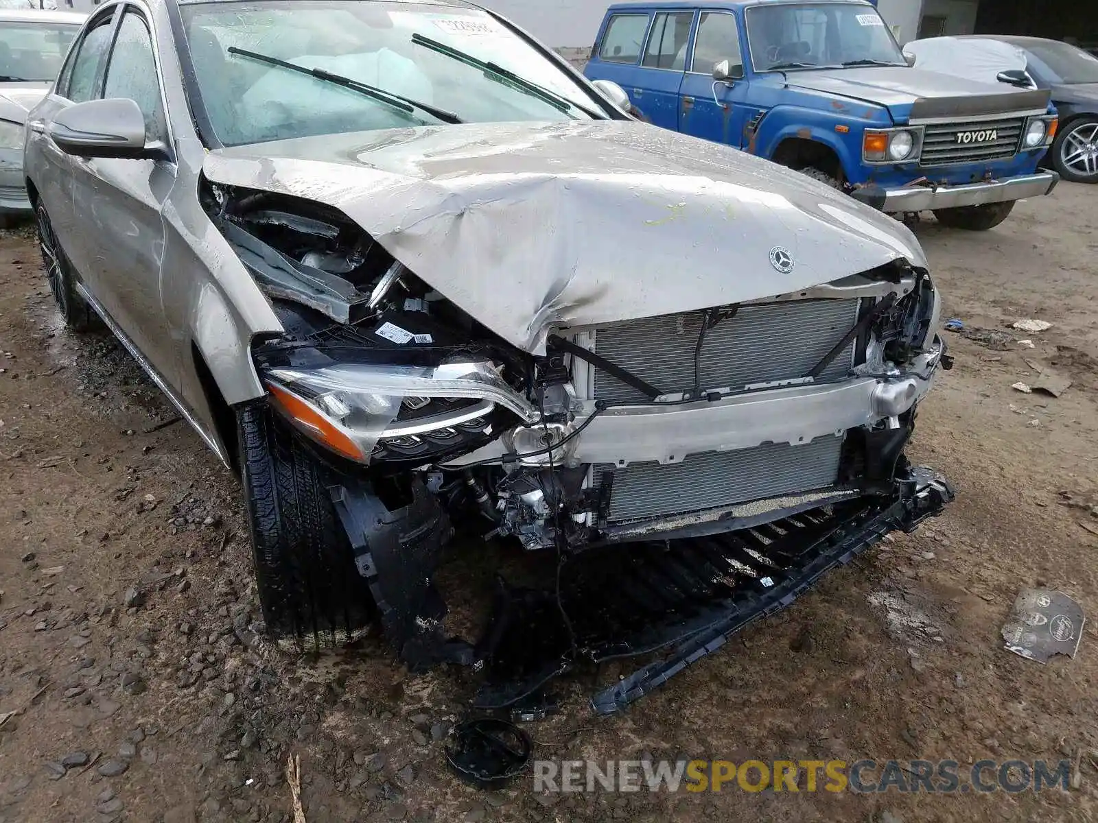 9 Photograph of a damaged car 55SWF8EB8KU313334 MERCEDES-BENZ C CLASS 2019