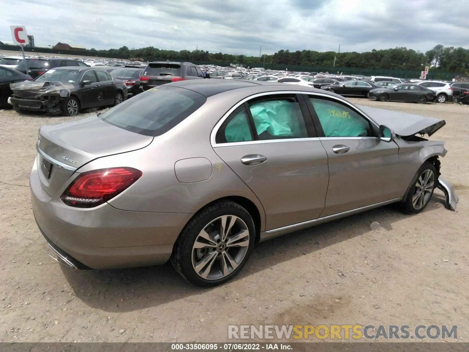 4 Photograph of a damaged car 55SWF8EB9KU284443 MERCEDES-BENZ C-CLASS 2019