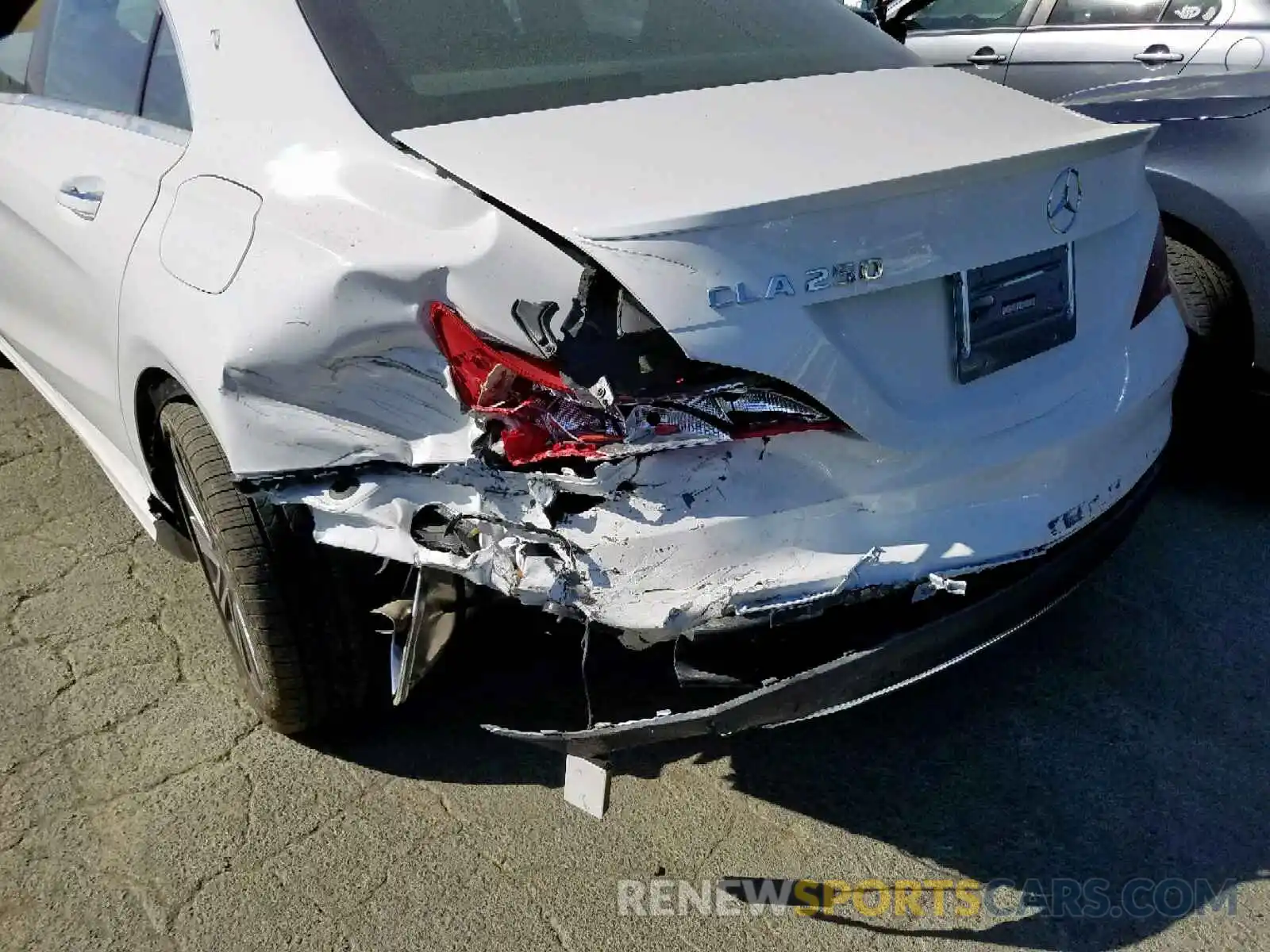 9 Photograph of a damaged car WDDSJ4EB3KN698929 MERCEDES-BENZ C CLASS 2019