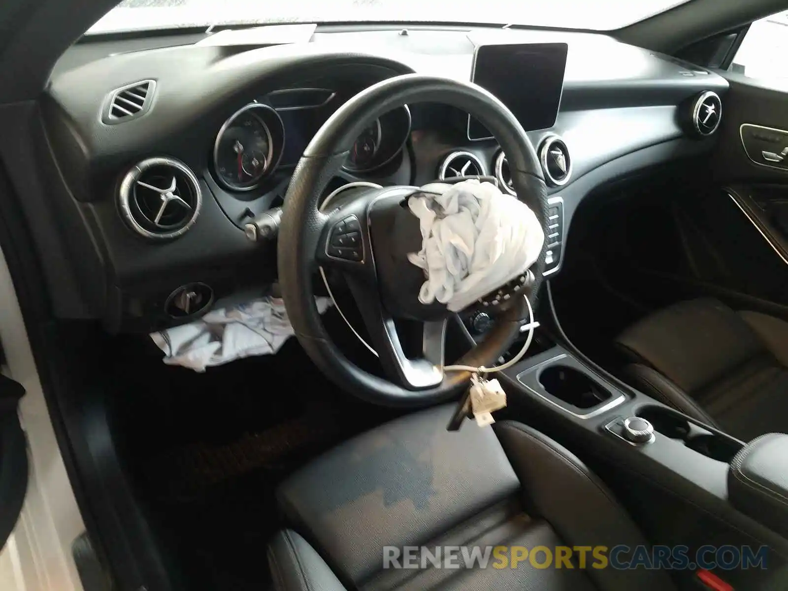 9 Photograph of a damaged car WDDSJ4EB4KN750682 MERCEDES-BENZ C CLASS 2019