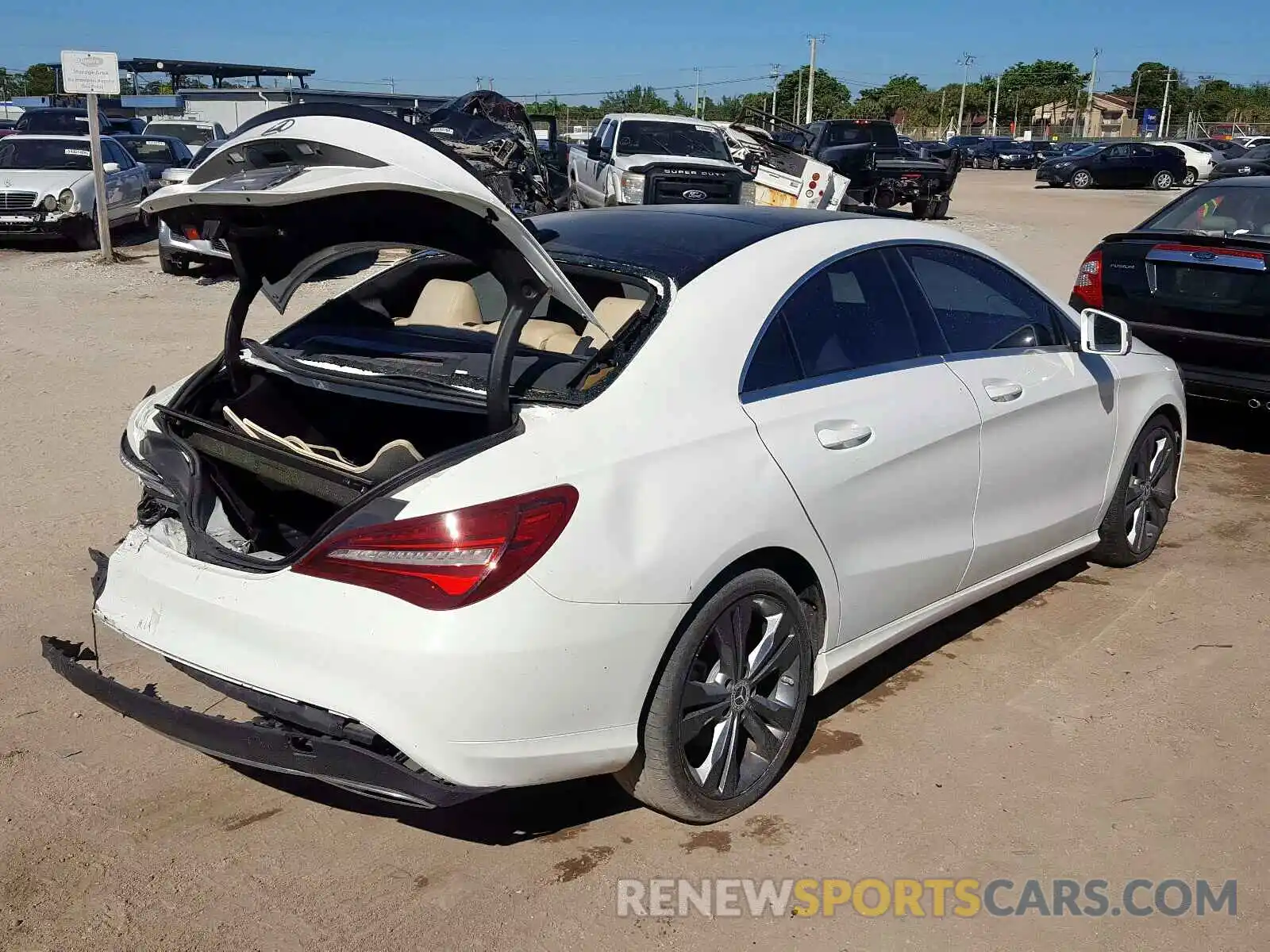 4 Photograph of a damaged car WDDSJ4EB8KN699381 MERCEDES-BENZ C CLASS 2019