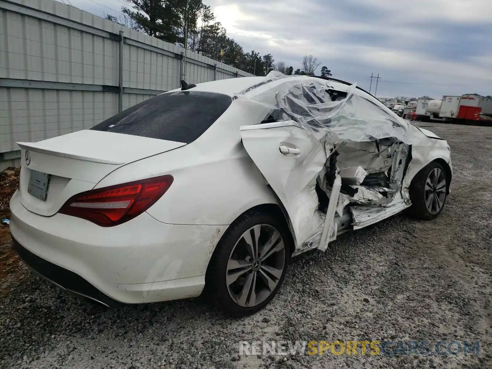 4 Photograph of a damaged car WDDSJ4EB8KN767517 MERCEDES-BENZ C CLASS 2019