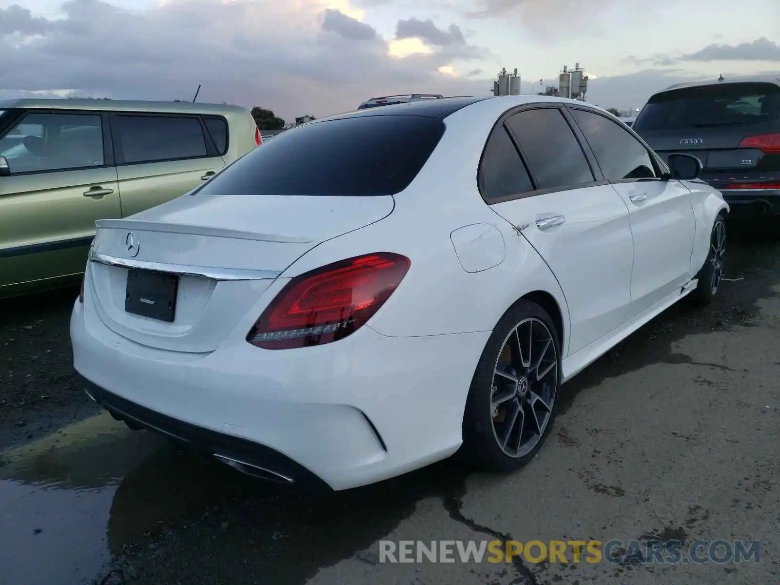 4 Photograph of a damaged car WDDWF8DB0KR457429 MERCEDES-BENZ C CLASS 2019