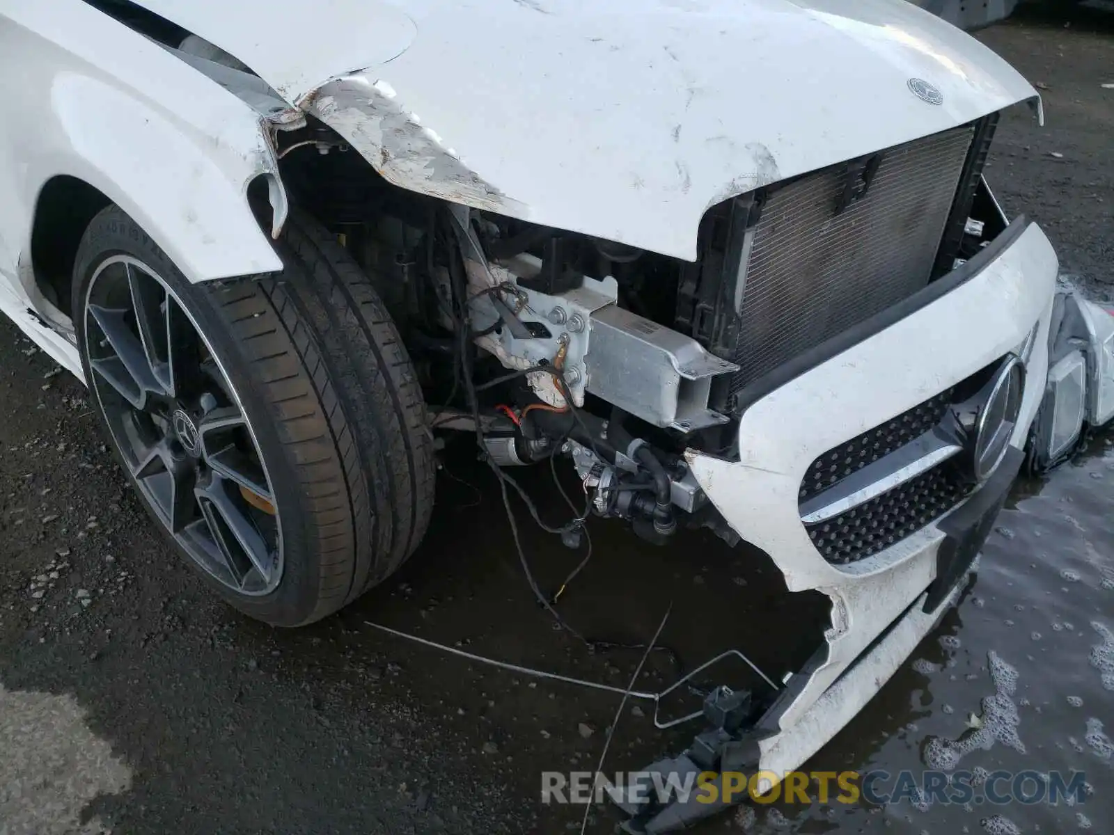 9 Photograph of a damaged car WDDWF8DB0KR457429 MERCEDES-BENZ C CLASS 2019