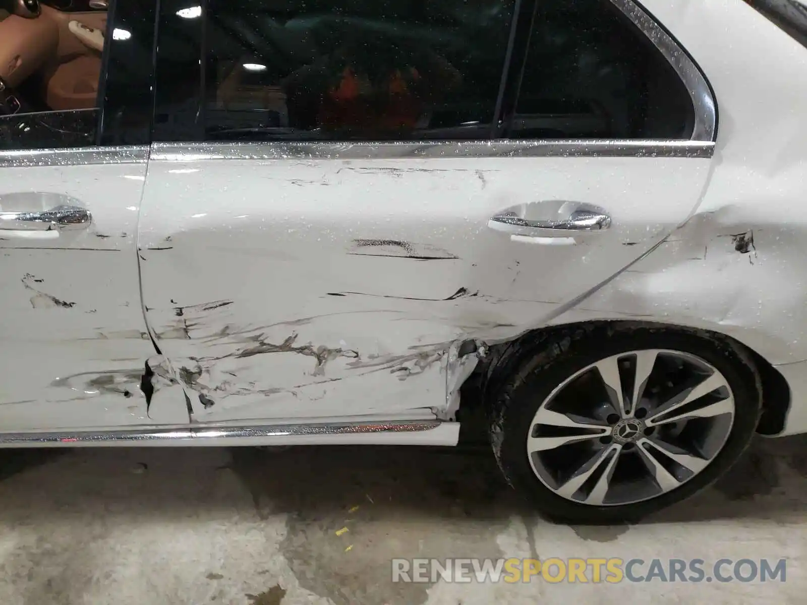 9 Photograph of a damaged car WDDWF8DB1KR481819 MERCEDES-BENZ C CLASS 2019