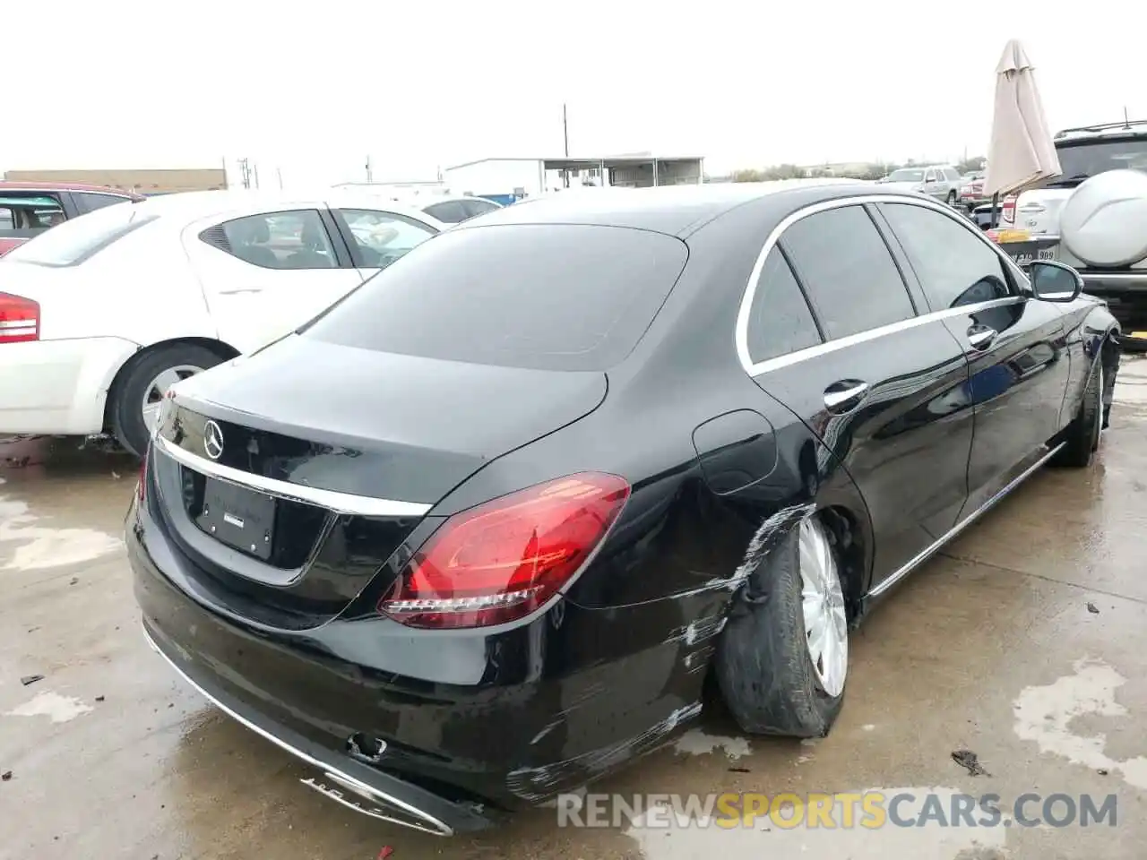 4 Photograph of a damaged car WDDWF8DB1KR484218 MERCEDES-BENZ C-CLASS 2019