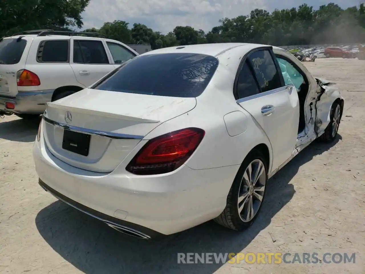 4 Photograph of a damaged car WDDWF8DB2KR460106 MERCEDES-BENZ C-CLASS 2019