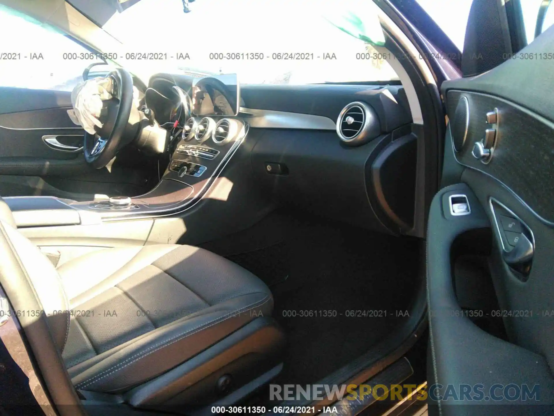 5 Photograph of a damaged car WDDWF8DB2KR483854 MERCEDES-BENZ C-CLASS 2019