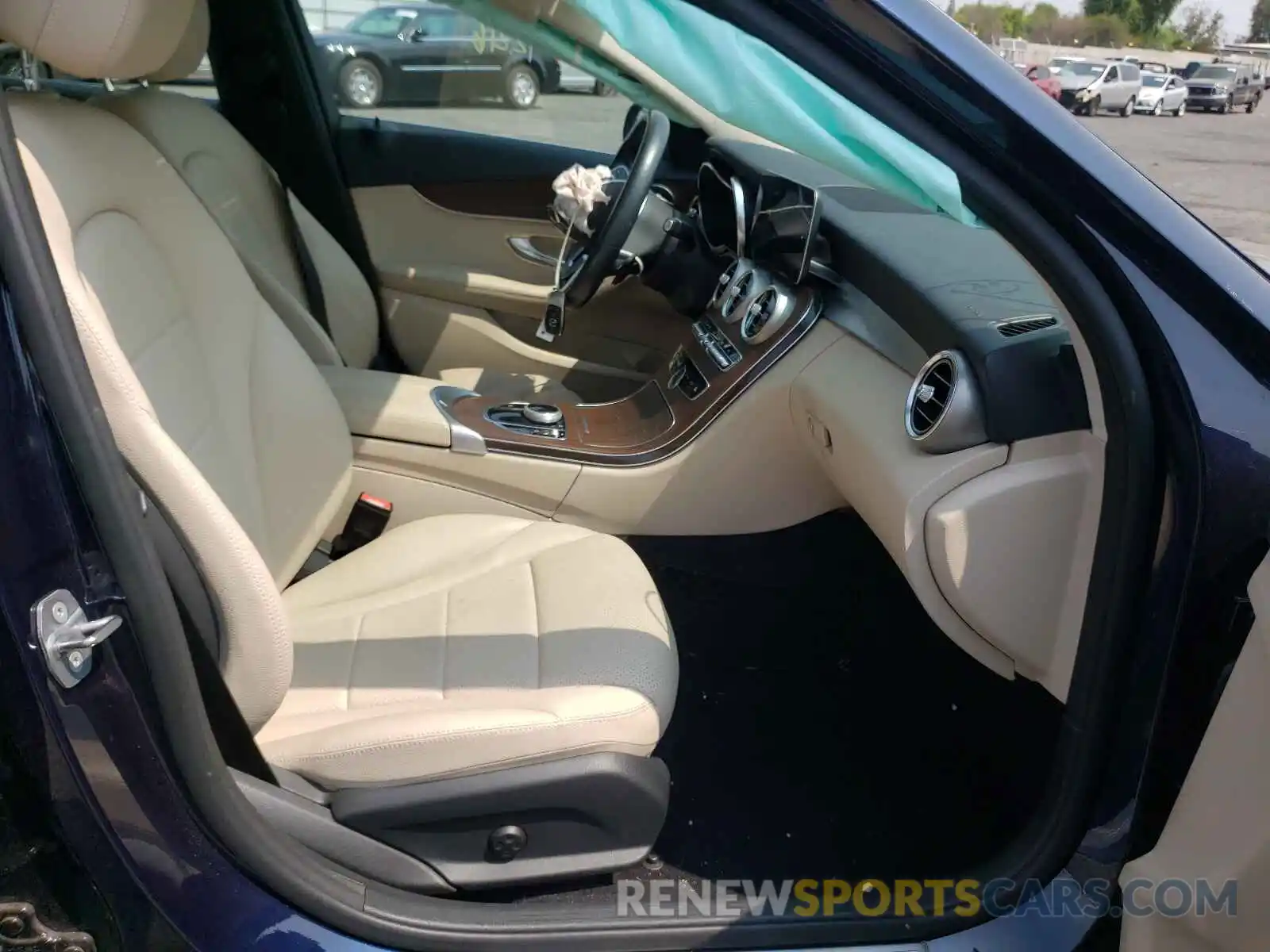 5 Photograph of a damaged car WDDWF8DB7KR516282 MERCEDES-BENZ C-CLASS 2019