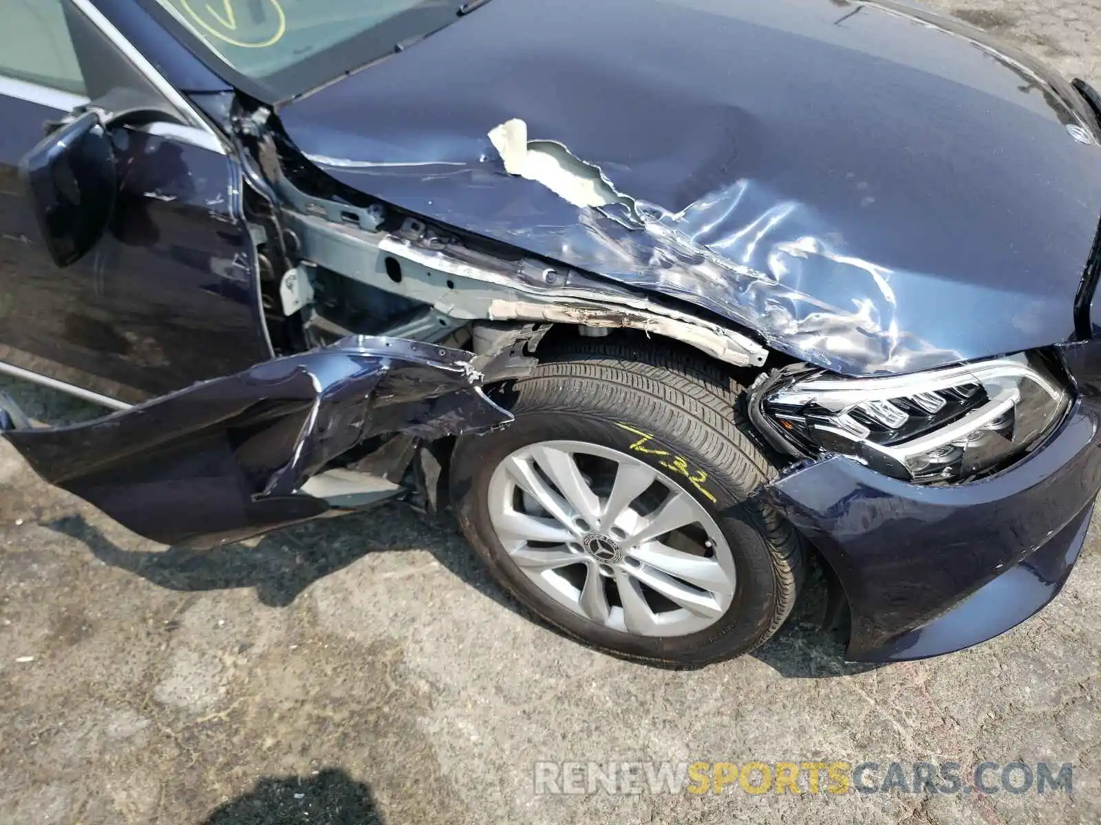 9 Photograph of a damaged car WDDWF8DB7KR516282 MERCEDES-BENZ C-CLASS 2019