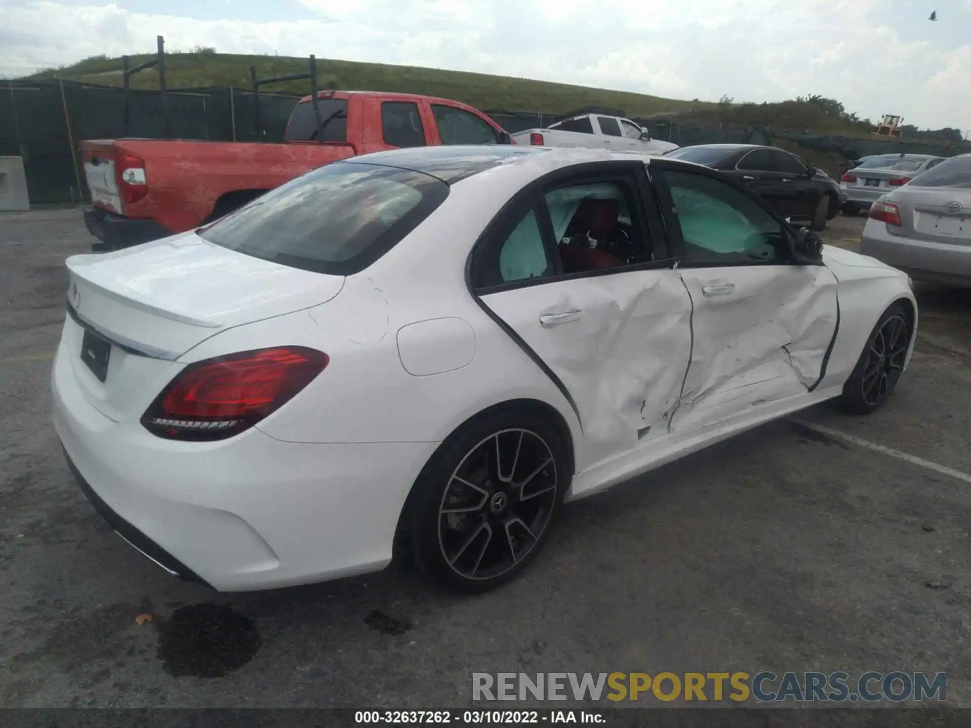 4 Photograph of a damaged car WDDWF8DB8KR481350 MERCEDES-BENZ C-CLASS 2019