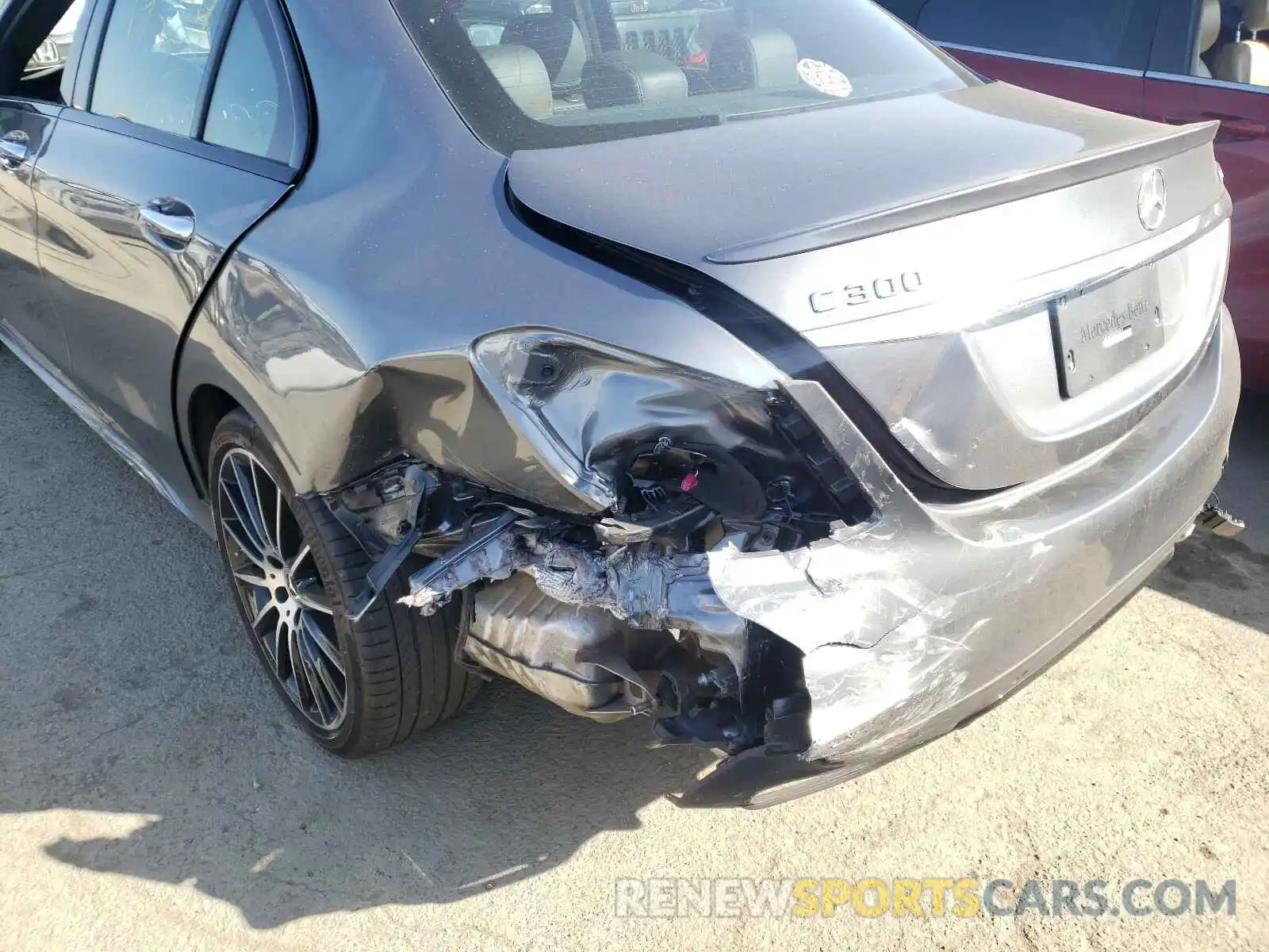 9 Photograph of a damaged car WDDWF8DBXKR505549 MERCEDES-BENZ C CLASS 2019