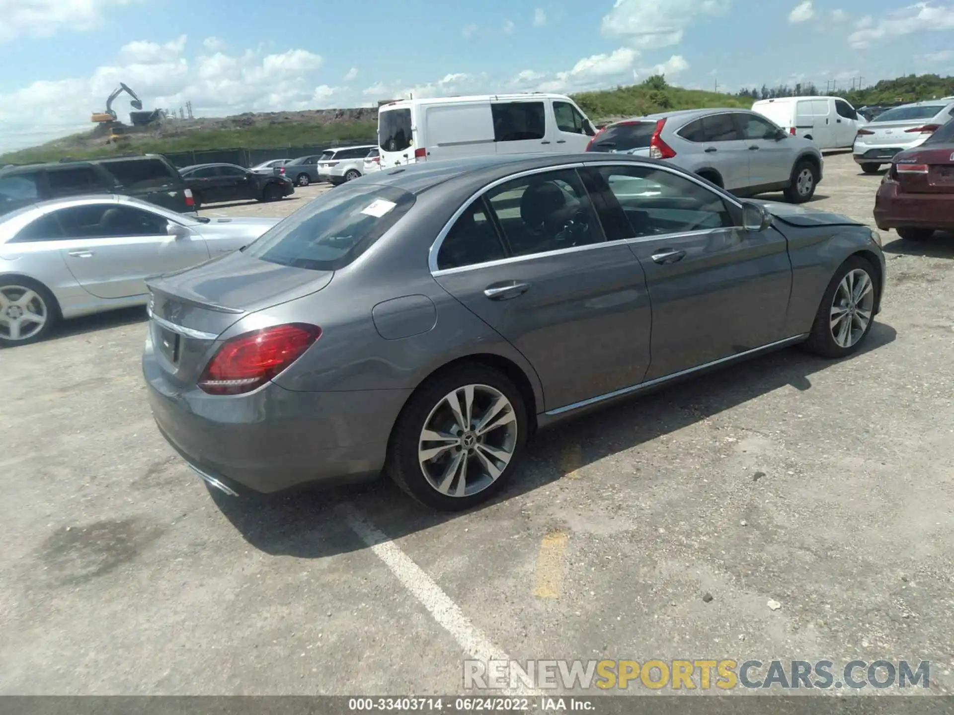 4 Photograph of a damaged car WDDWF8DBXKR518172 MERCEDES-BENZ C-CLASS 2019