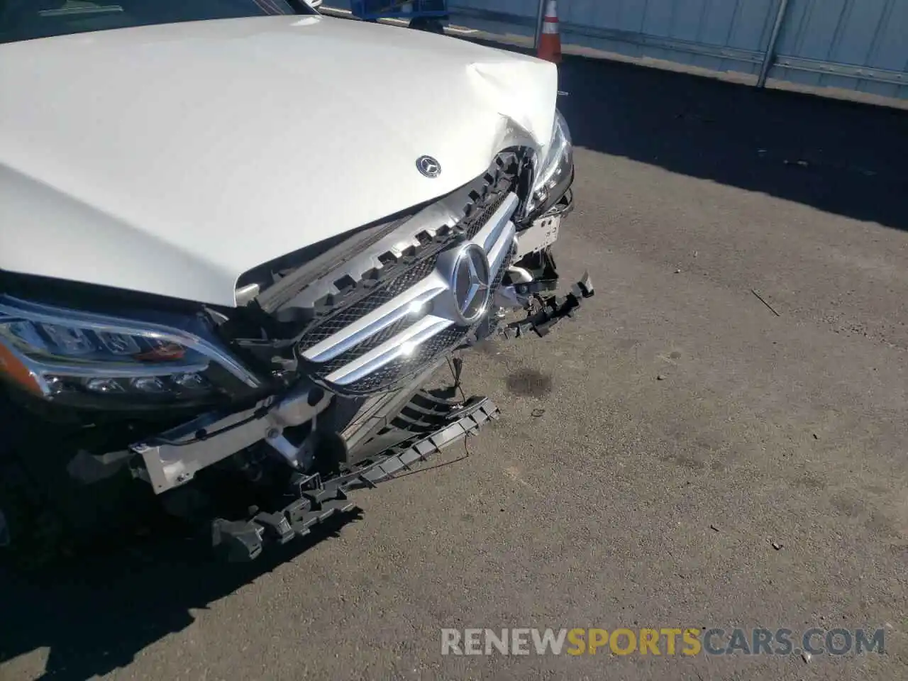 9 Photograph of a damaged car WDDWF8EB2KR482461 MERCEDES-BENZ C-CLASS 2019