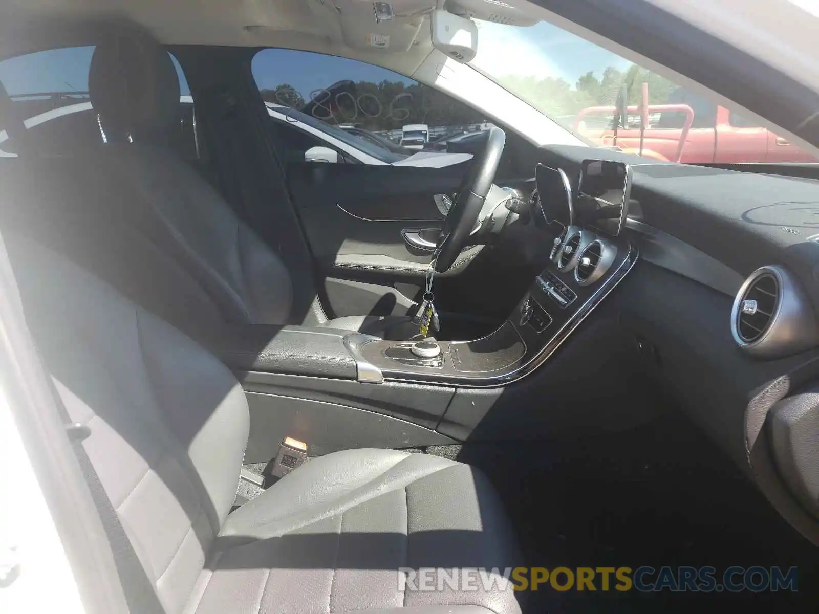 5 Photograph of a damaged car WDDWF8EB8KR505273 MERCEDES-BENZ C-CLASS 2019