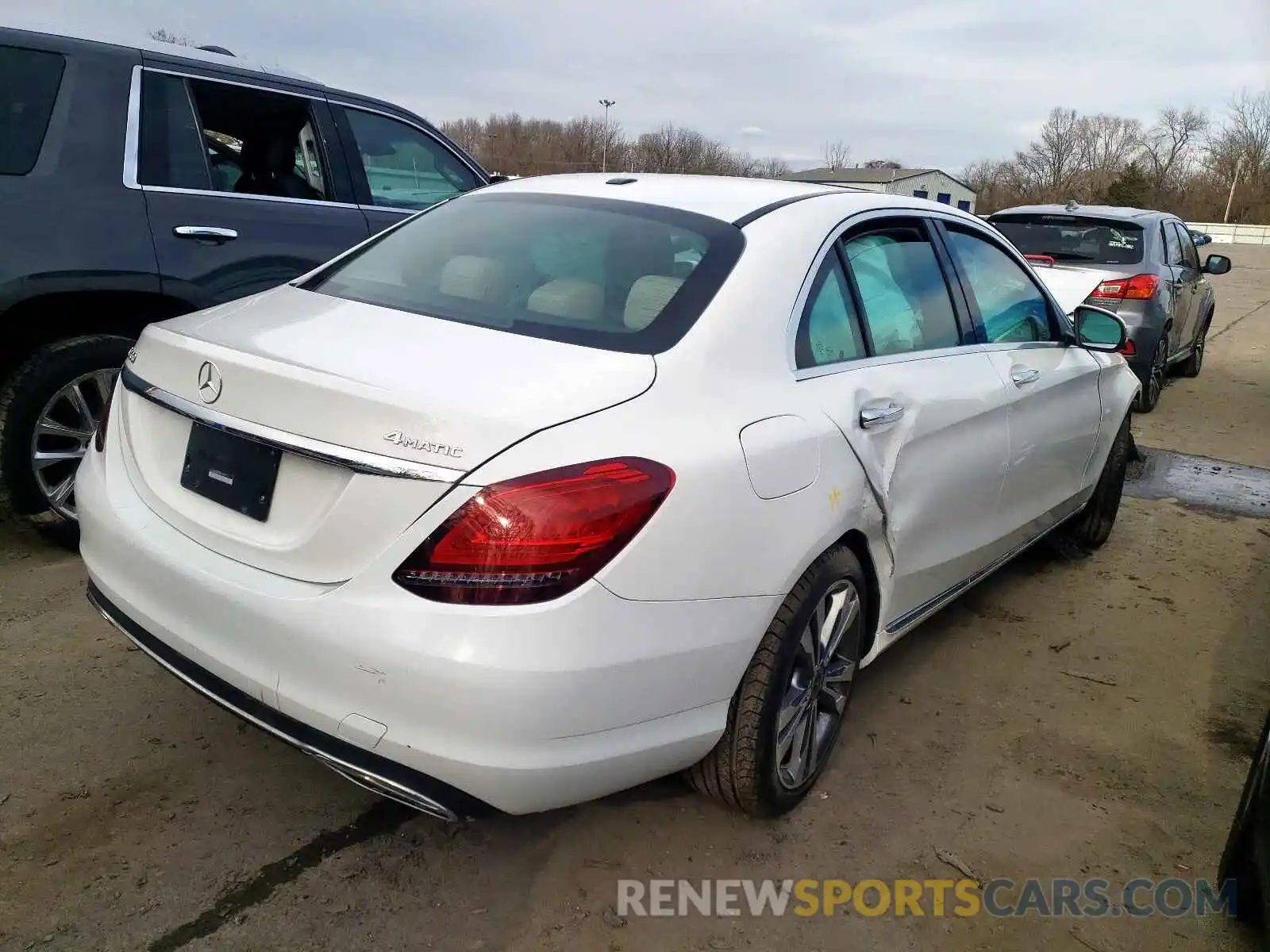 4 Photograph of a damaged car WDDWF8EBXKR518445 MERCEDES-BENZ C-CLASS 2019