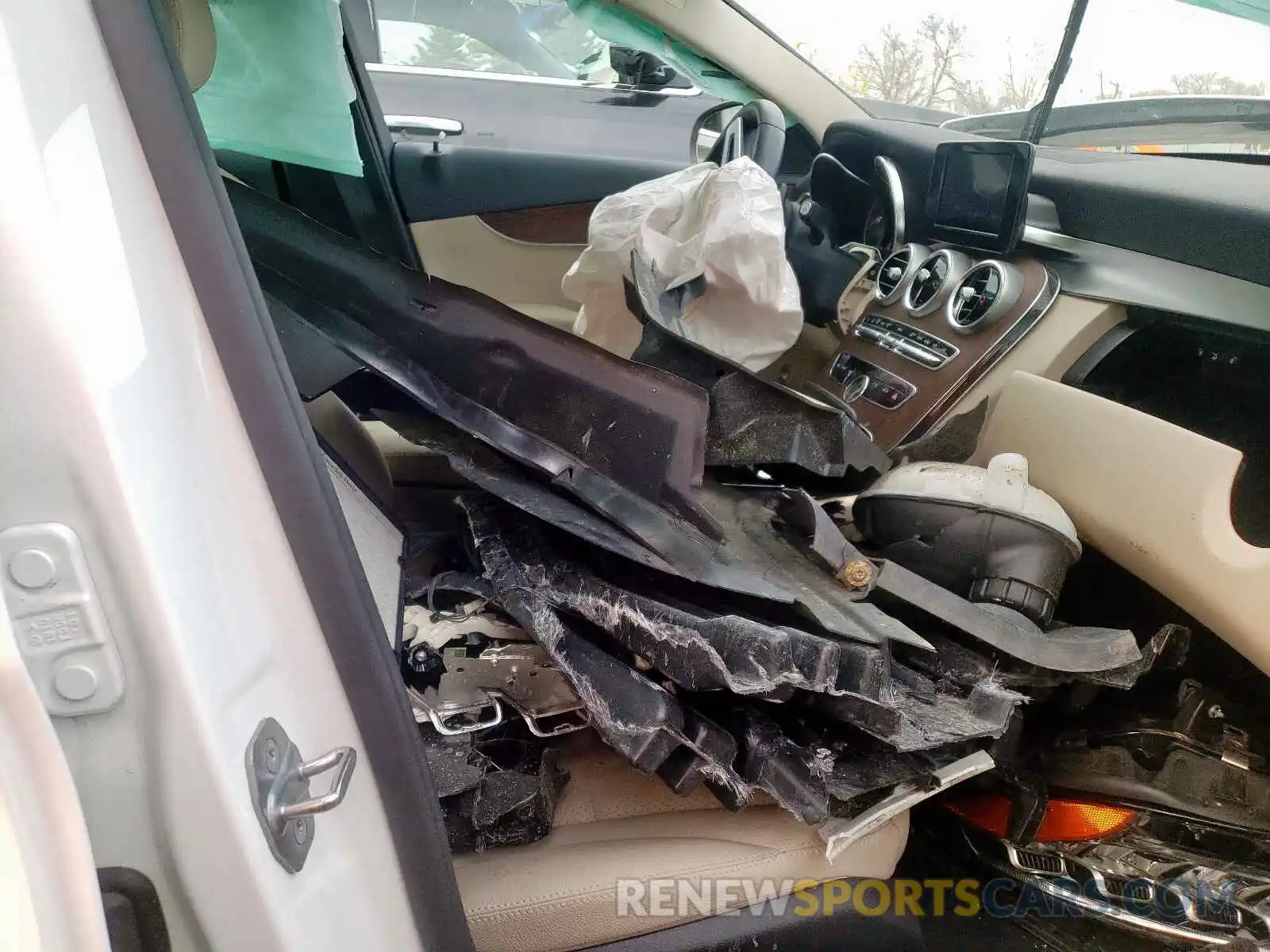 5 Photograph of a damaged car WDDWF8EBXKR518445 MERCEDES-BENZ C-CLASS 2019