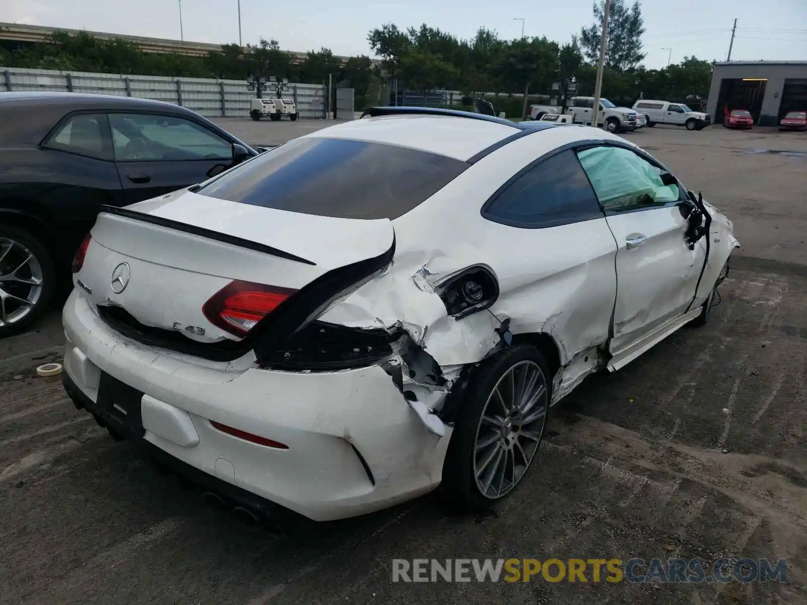 4 Photograph of a damaged car WDDWJ6EB4KF809320 MERCEDES-BENZ C CLASS 2019