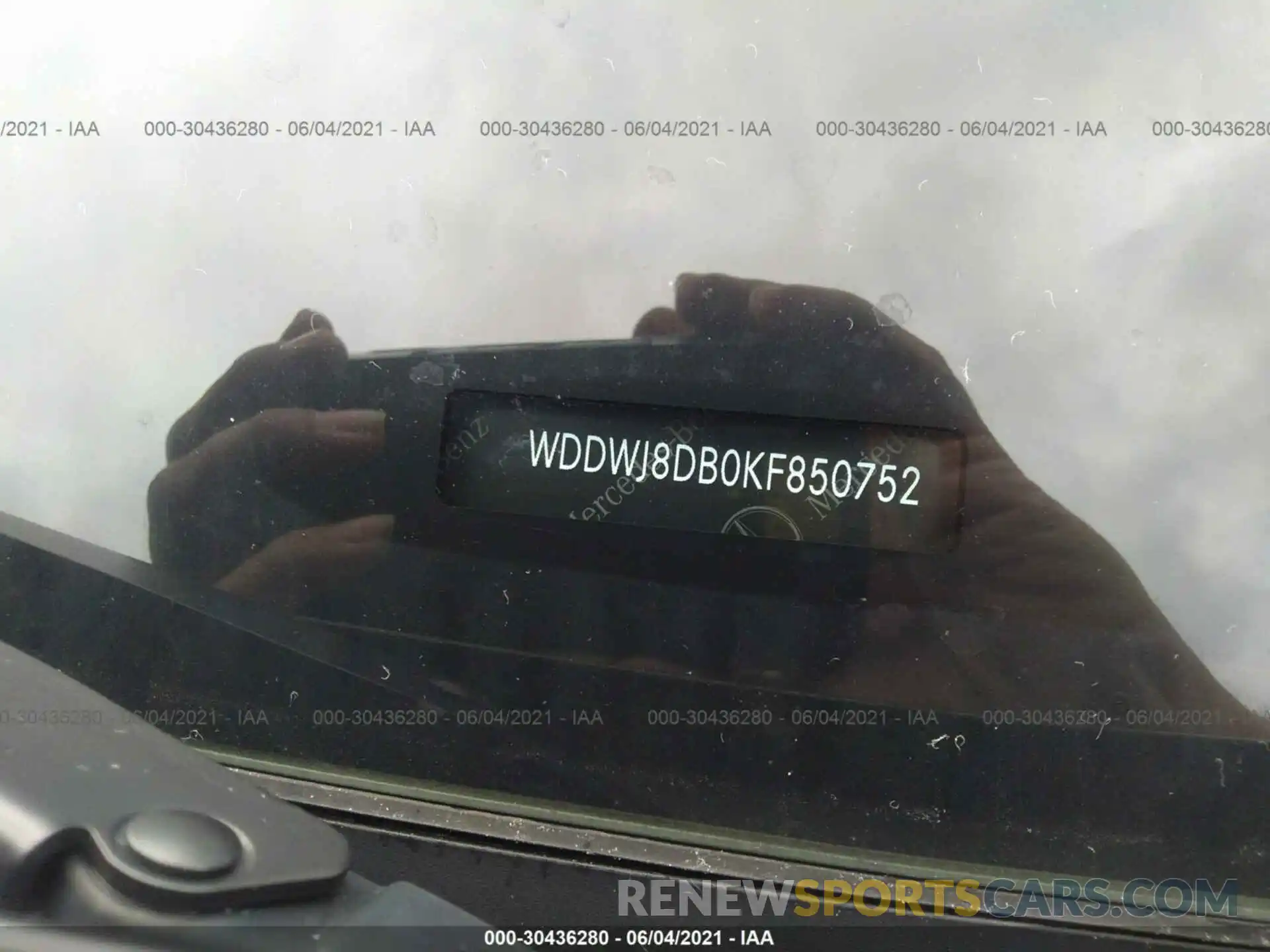 9 Photograph of a damaged car WDDWJ8DB0KF850752 MERCEDES-BENZ C-CLASS 2019