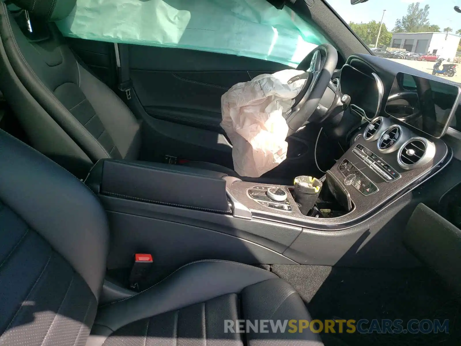 5 Photograph of a damaged car WDDWJ8DB9KF929787 MERCEDES-BENZ C-CLASS 2019