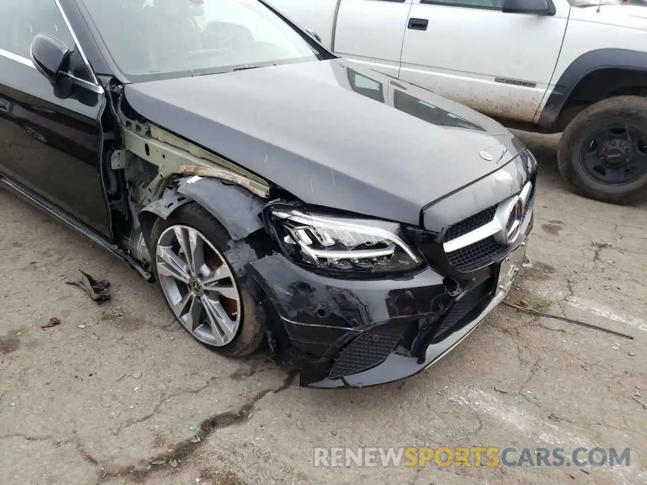 9 Photograph of a damaged car WDDWK8EB1KF832174 MERCEDES-BENZ C-CLASS 2019