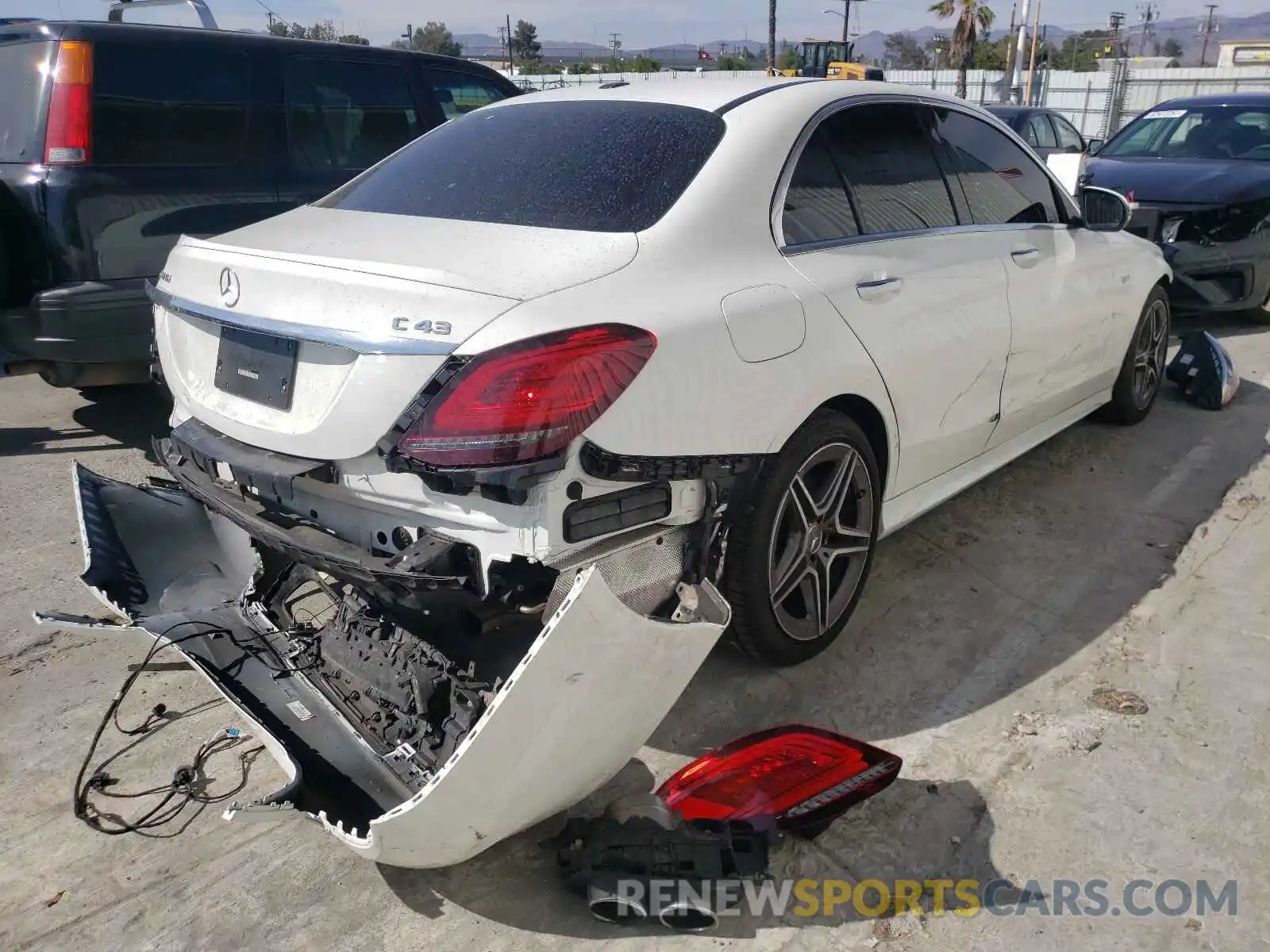 4 Фотография поврежденного автомобиля 55SWF6EB7LU330986 MERCEDES-BENZ C-CLASS 2020