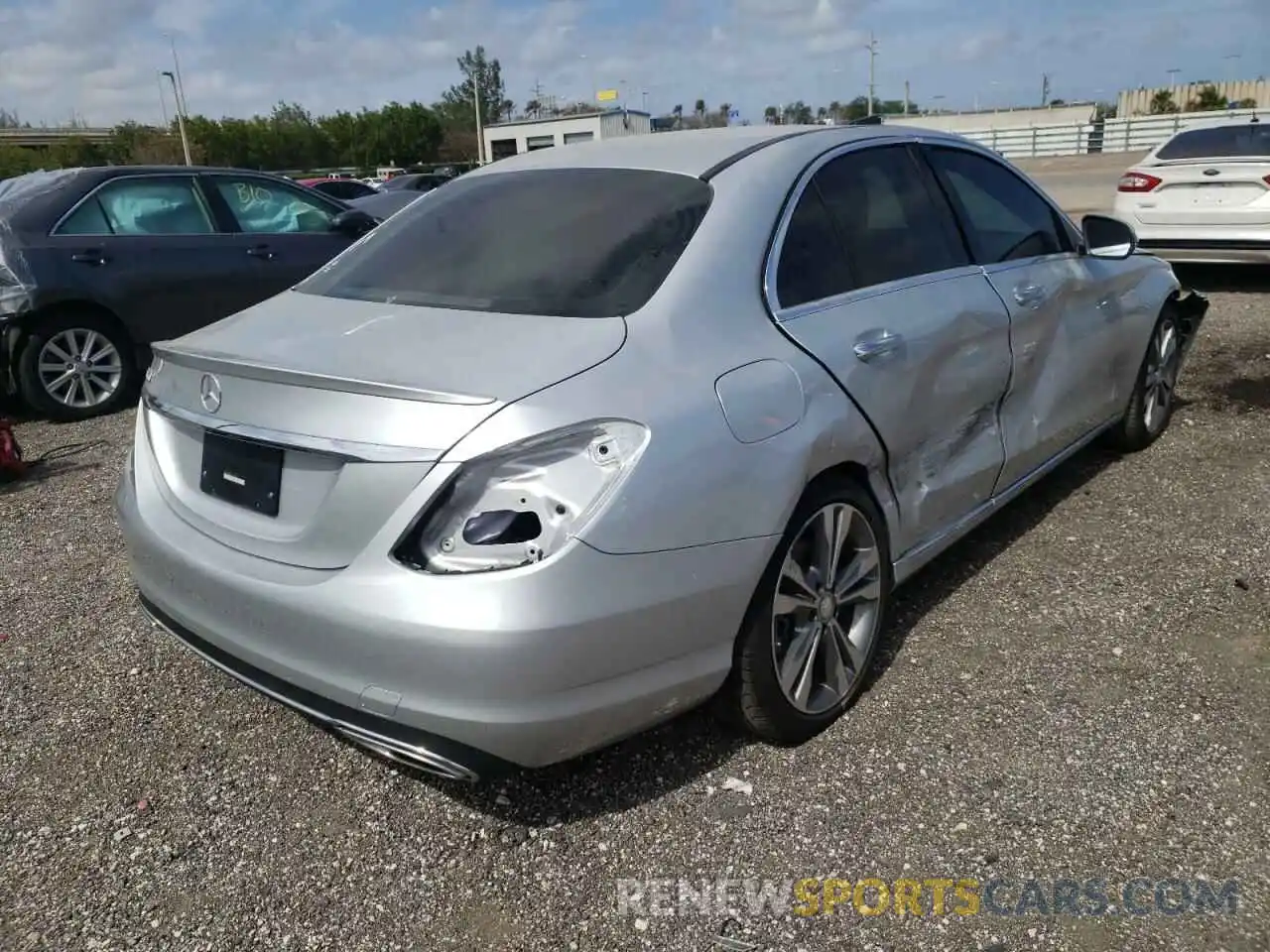 4 Photograph of a damaged car 55SWF8DB1LU333458 MERCEDES-BENZ C-CLASS 2020