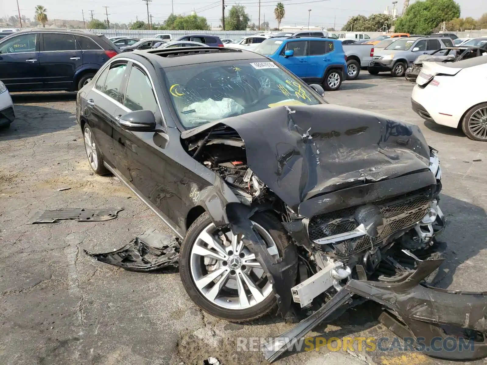 1 Фотография поврежденного автомобиля 55SWF8DB3LU324115 MERCEDES-BENZ C CLASS 2020