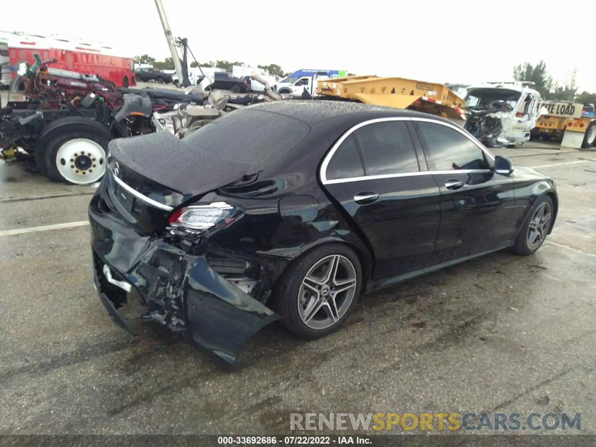 4 Photograph of a damaged car 55SWF8DB6LU323511 MERCEDES-BENZ C-CLASS 2020