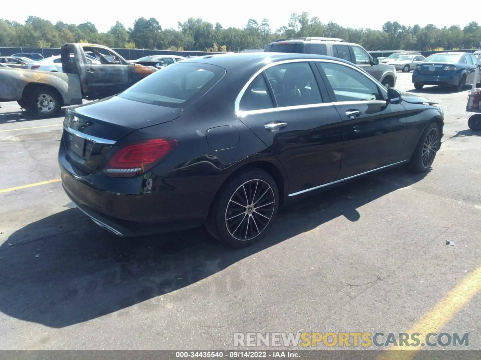 4 Photograph of a damaged car 55SWF8DBXLU323446 MERCEDES-BENZ C-CLASS 2020