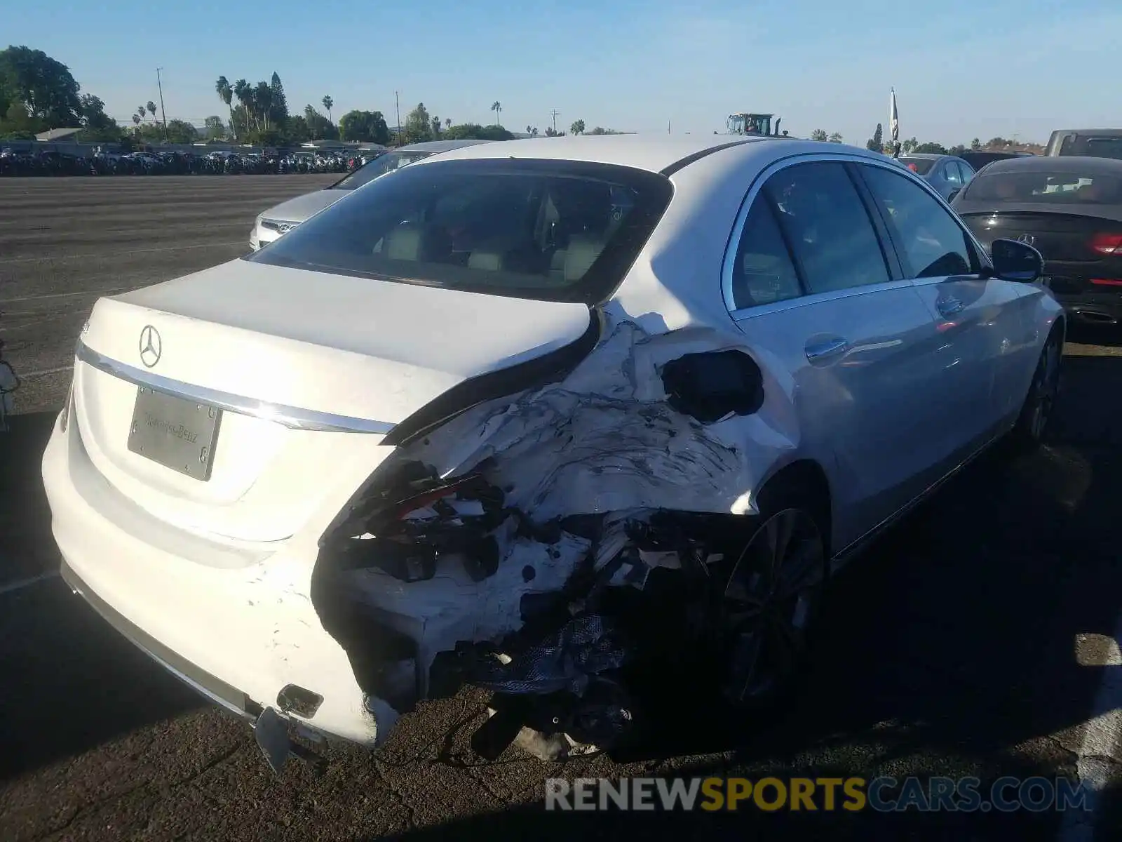 4 Photograph of a damaged car 55SWF8DBXLU323950 MERCEDES-BENZ C CLASS 2020