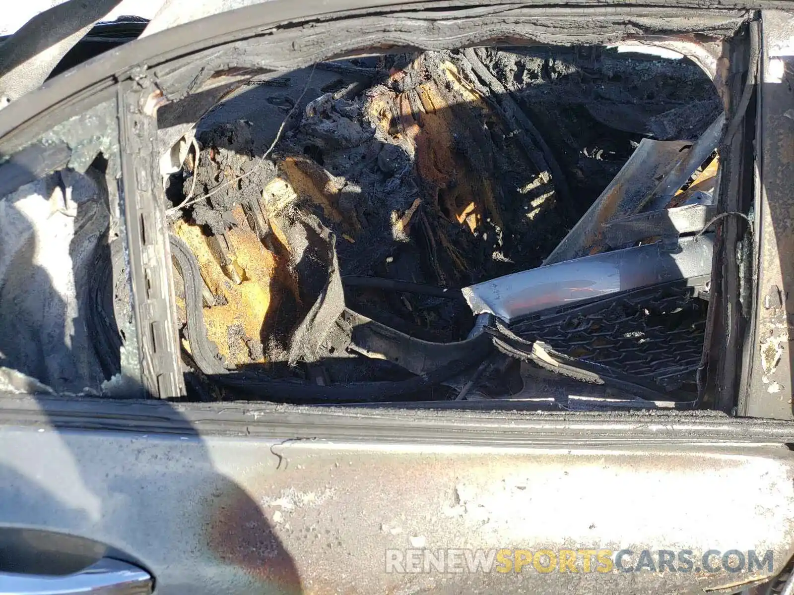 6 Photograph of a damaged car W1KWF6EB8LR573496 MERCEDES-BENZ C CLASS 2020