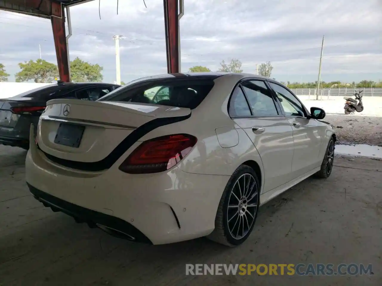 4 Photograph of a damaged car W1KWF8DB3LR573242 MERCEDES-BENZ C-CLASS 2020