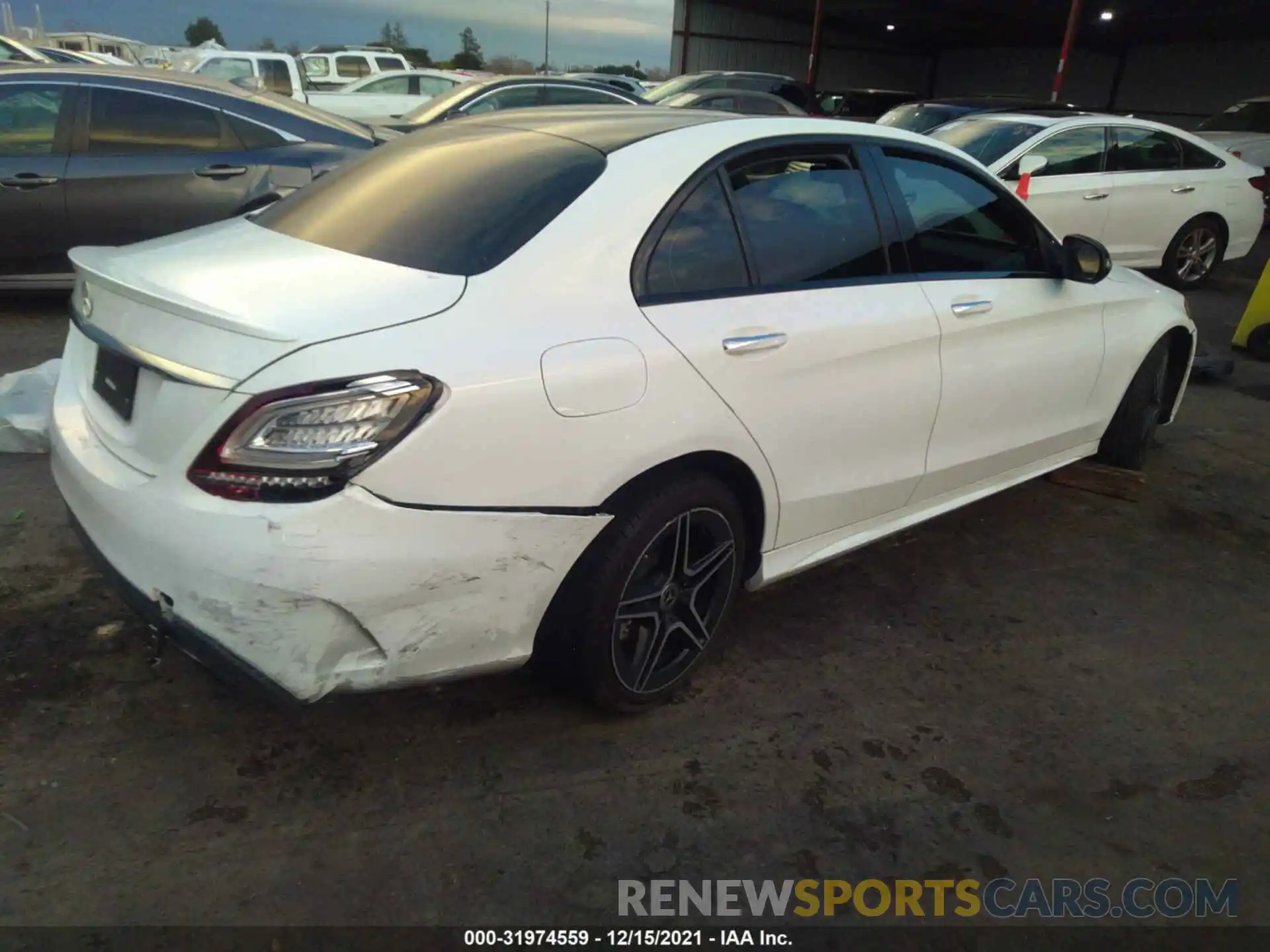 4 Фотография поврежденного автомобиля W1KWF8DB8LR574998 MERCEDES-BENZ C-CLASS 2020