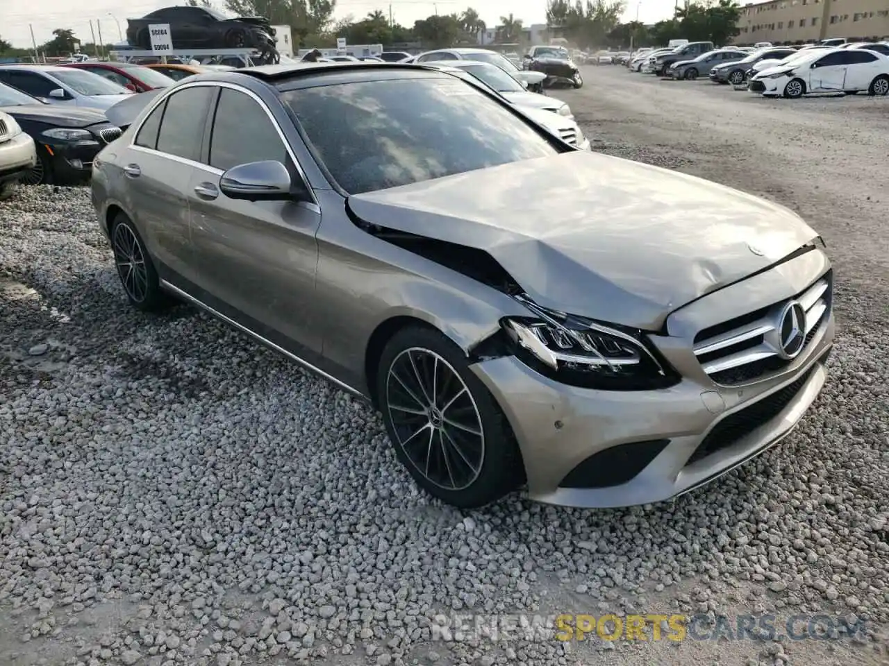 1 Фотография поврежденного автомобиля W1KWF8DBXLR598803 MERCEDES-BENZ C-CLASS 2020