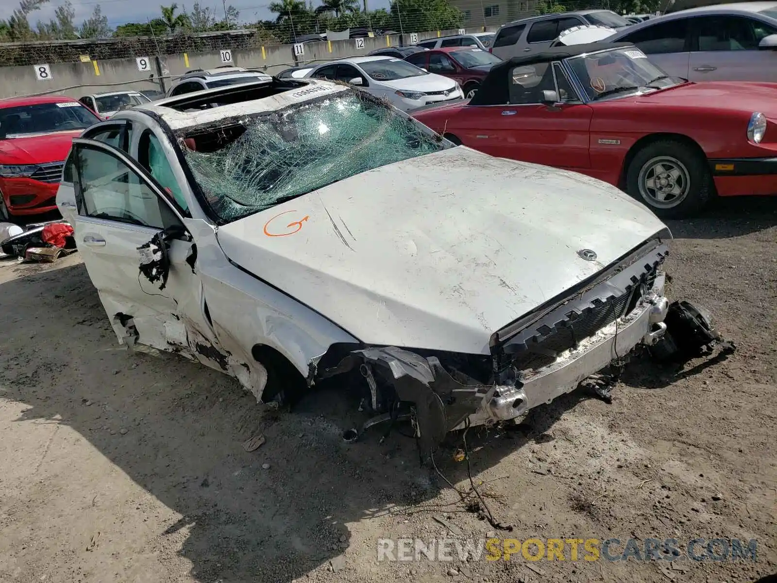 1 Фотография поврежденного автомобиля W1KWF8DBXLR599711 MERCEDES-BENZ C CLASS 2020